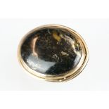 A ladies fully hallmarked 9ct gold brooch with central agate polished stone.