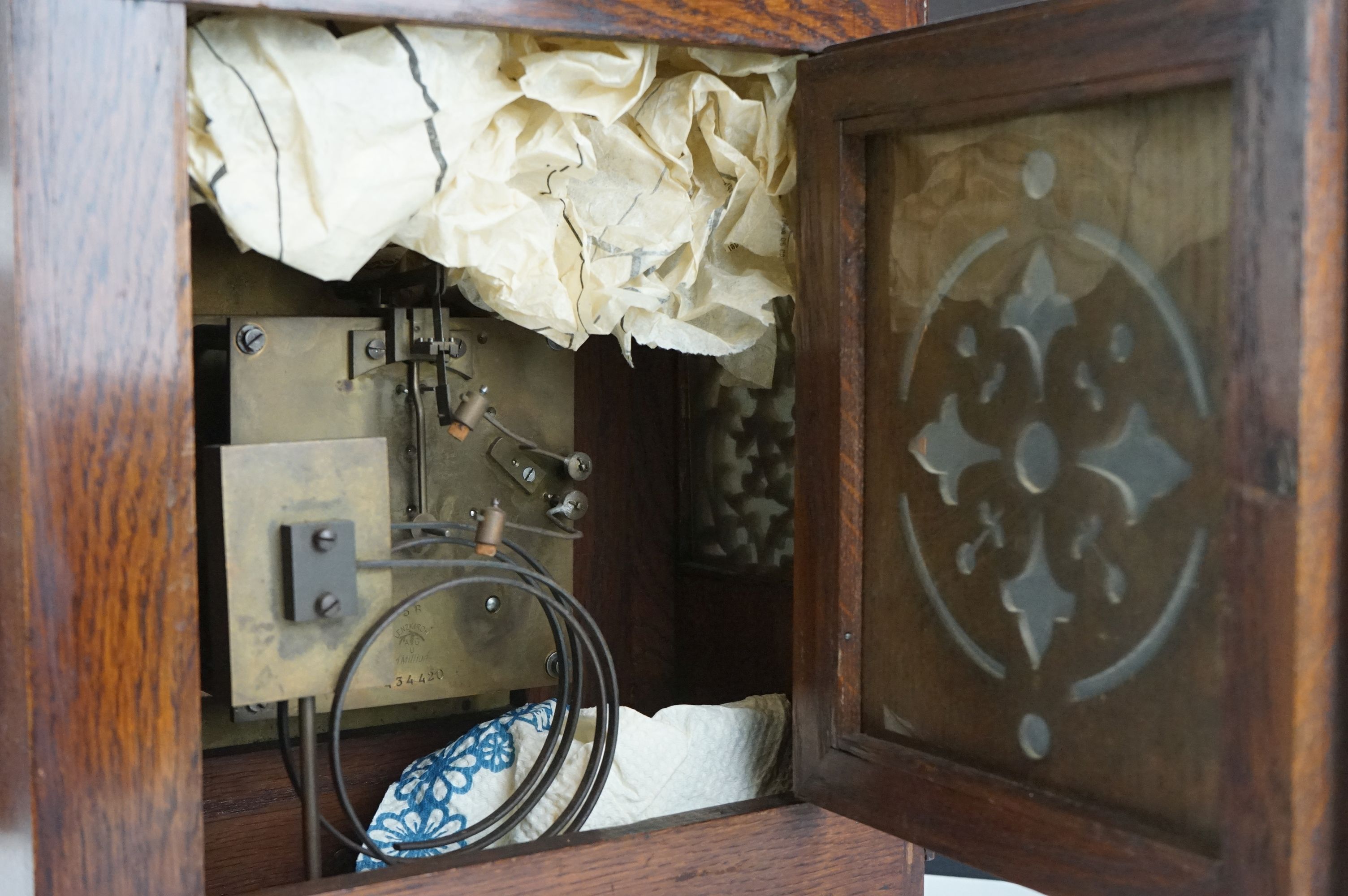 Late 19th / Early 20th Century Lenzkirch carved oak bracket clock, the brass dial with silvered - Bild 9 aus 9