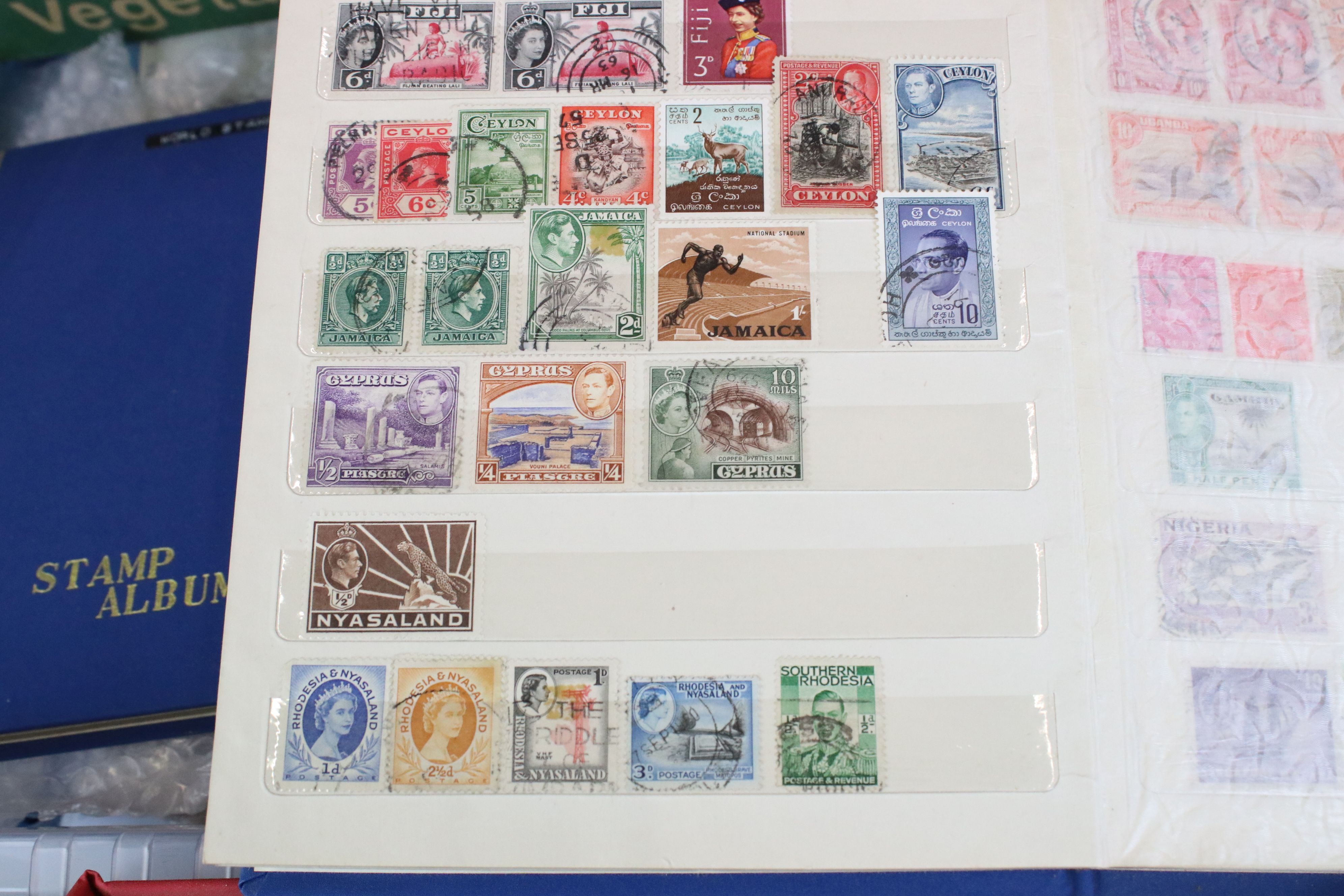 A large collection of British, Commonwealth and world stamps to include many Victorian examples - Bild 4 aus 8