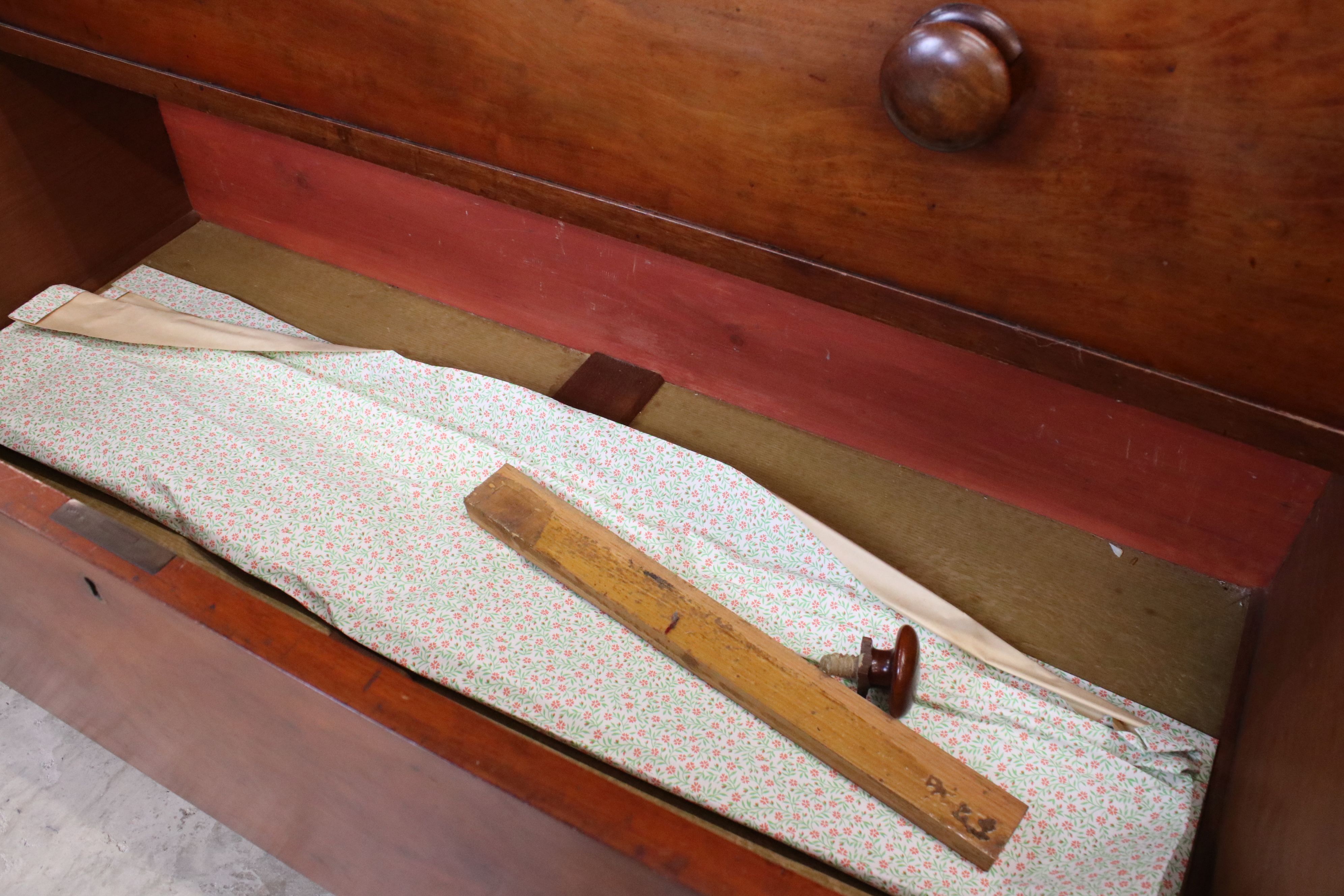 Victorian Mahogany Chest of Two Short over Three Long Drawers, raised on a plinth base, 120cm long x - Bild 7 aus 9