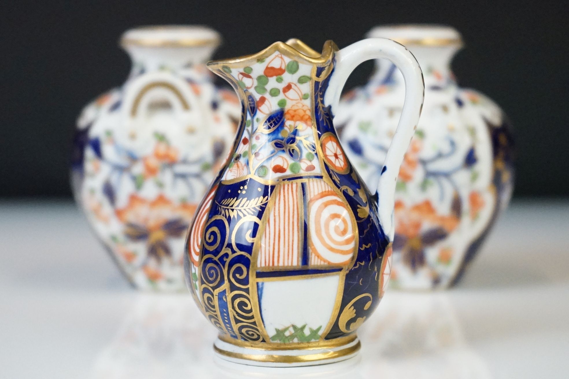 Group of Early 19th Century Crown Derby Imari pattern ceramics, to include two saucers, a pair of - Image 12 of 13