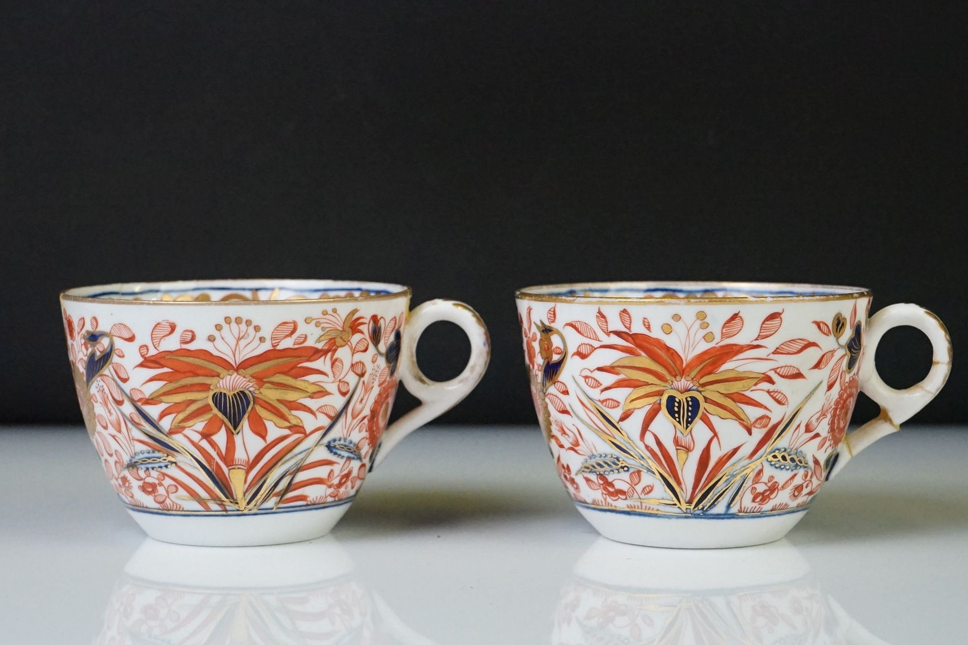 Group of Early 19th Century Crown Derby Imari pattern ceramics, to include two saucers, a pair of - Image 7 of 13