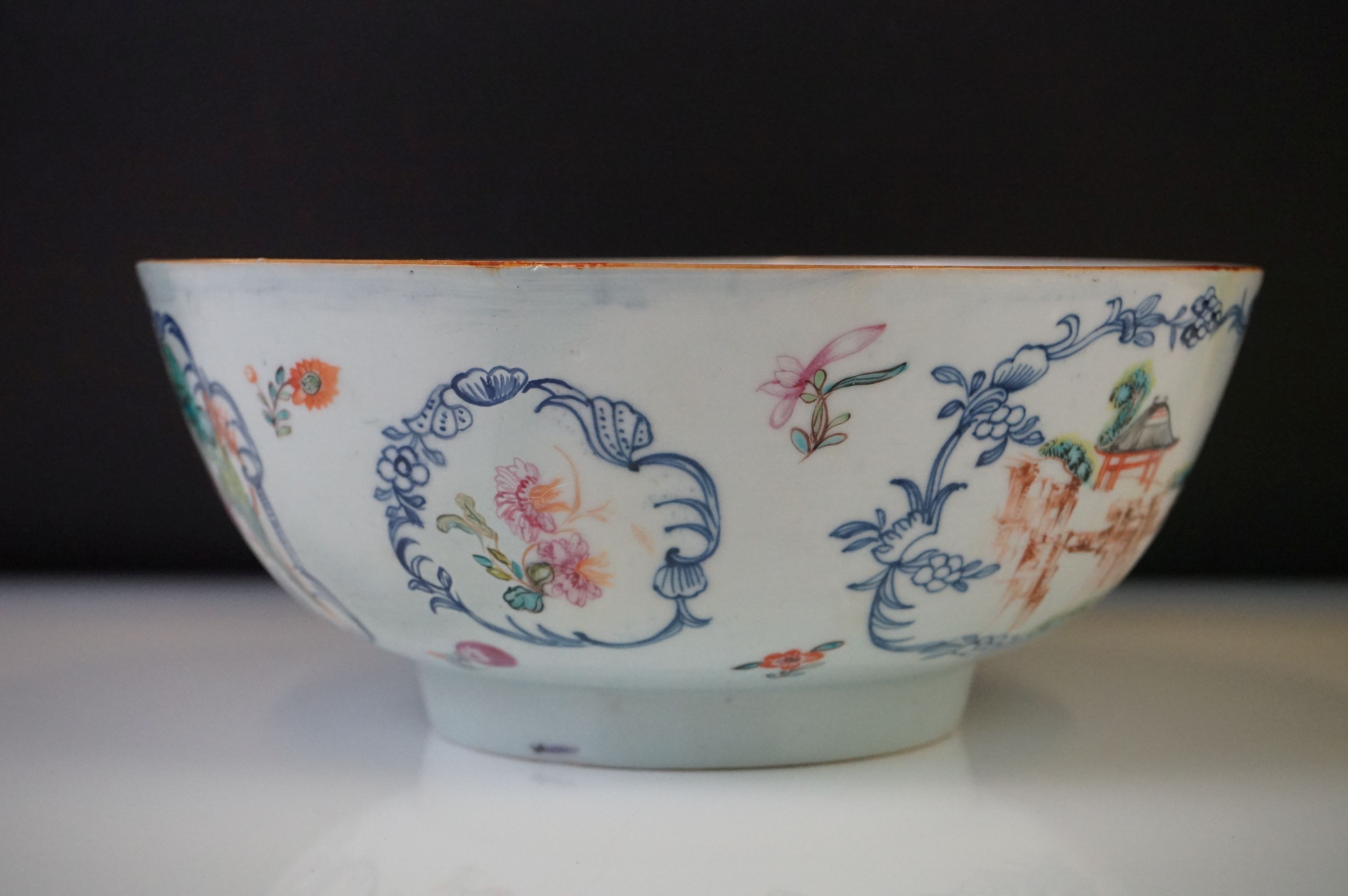 Chinese porcelain Famille Rose circular bowl, decorated with figural panels surrounded by - Image 4 of 8