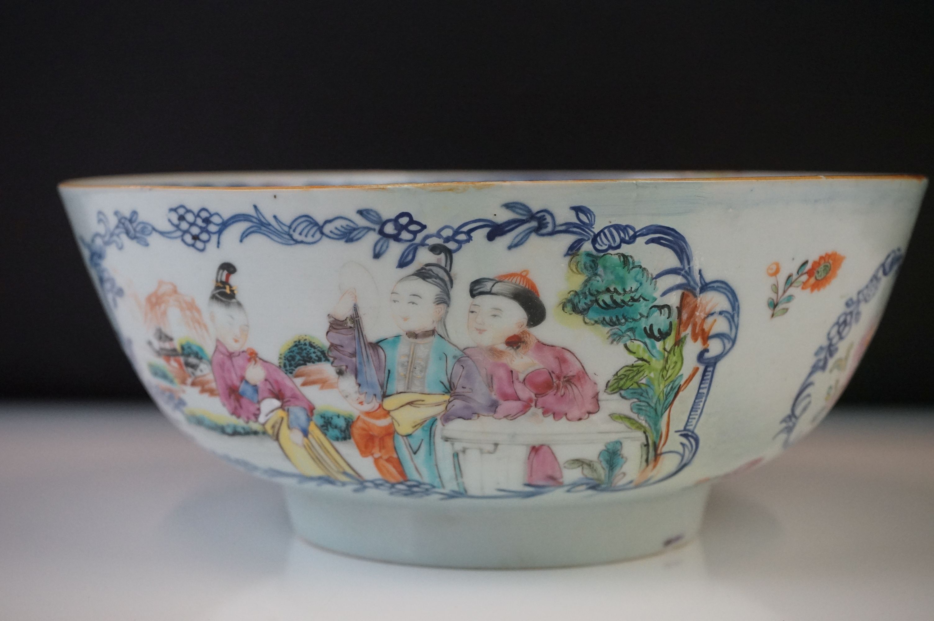 Chinese porcelain Famille Rose circular bowl, decorated with figural panels surrounded by - Image 3 of 8