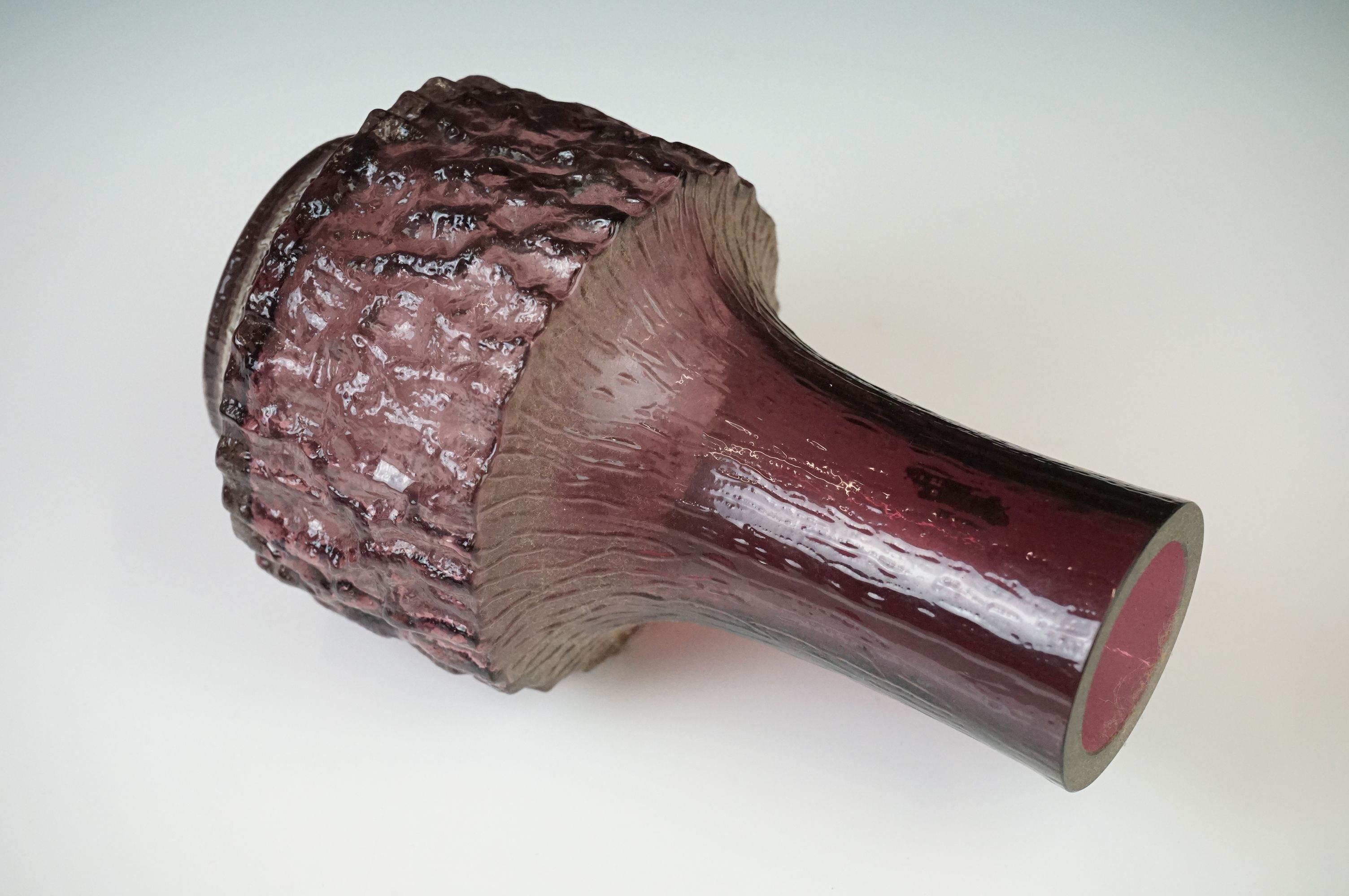 Geoffrey Baxter Whitefriars Textured range Mallet vase, pattern number 9818, in Aubergine, with - Image 3 of 5