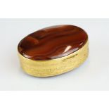 Banded agate gilt snuff box, polished agate slice to lid and base, cast floral decoration in low