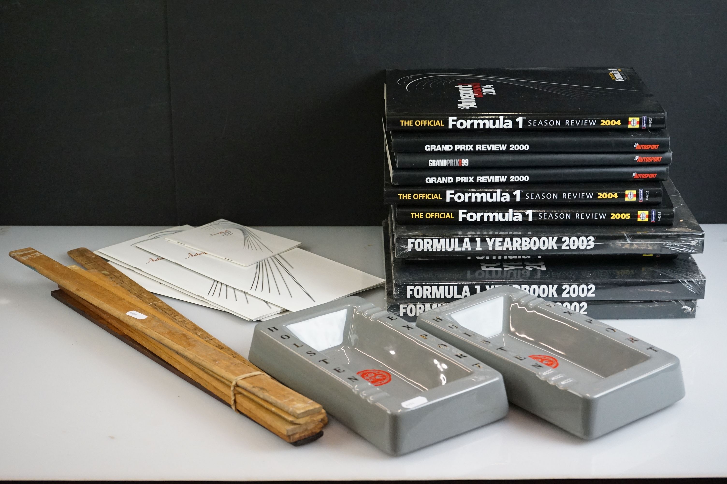 Mixed collectables to include Ten Formula One Autosport hardback books (including awards books,