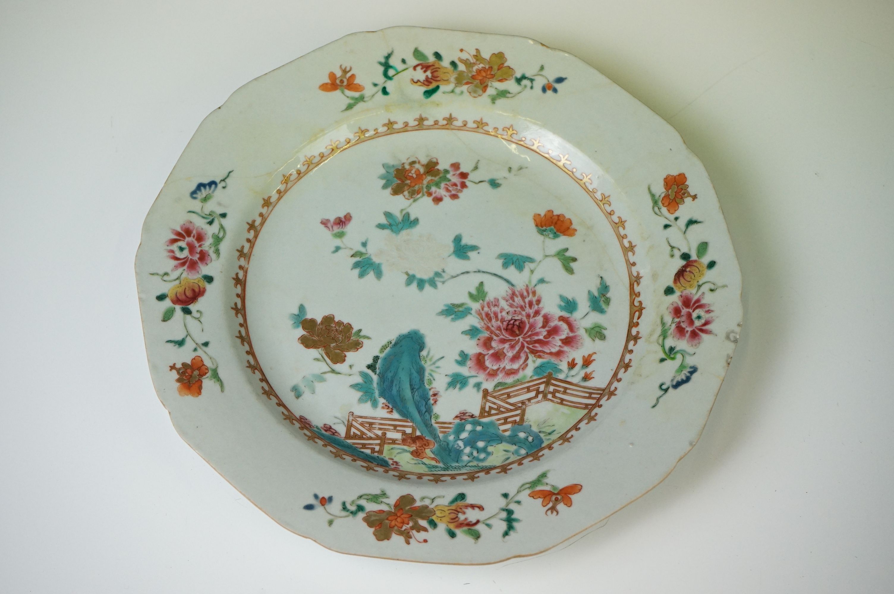 Chinese porcelain Famille Rose circular bowl, decorated with figural panels surrounded by - Image 7 of 8