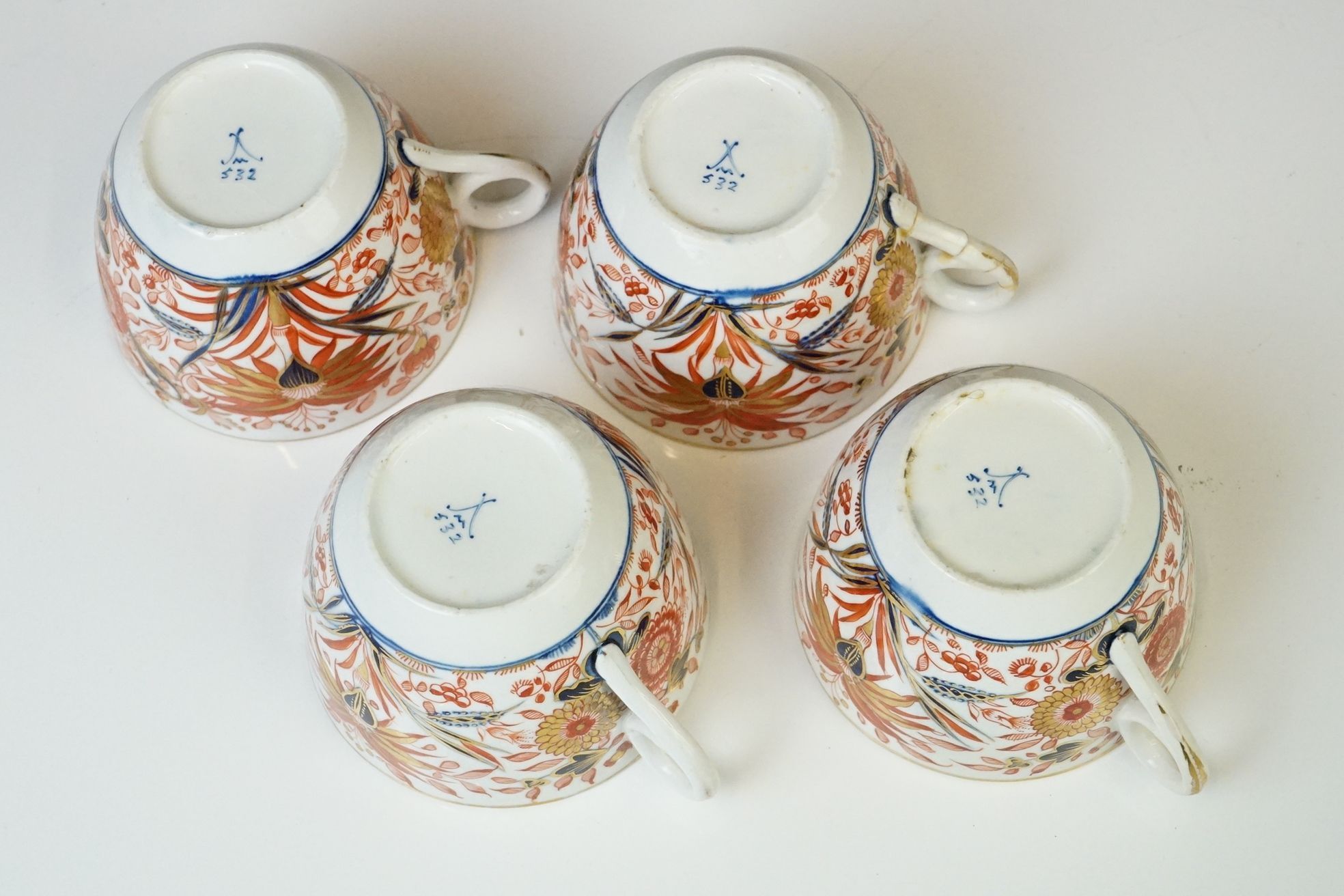 Group of Early 19th Century Crown Derby Imari pattern ceramics, to include two saucers, a pair of - Image 9 of 13