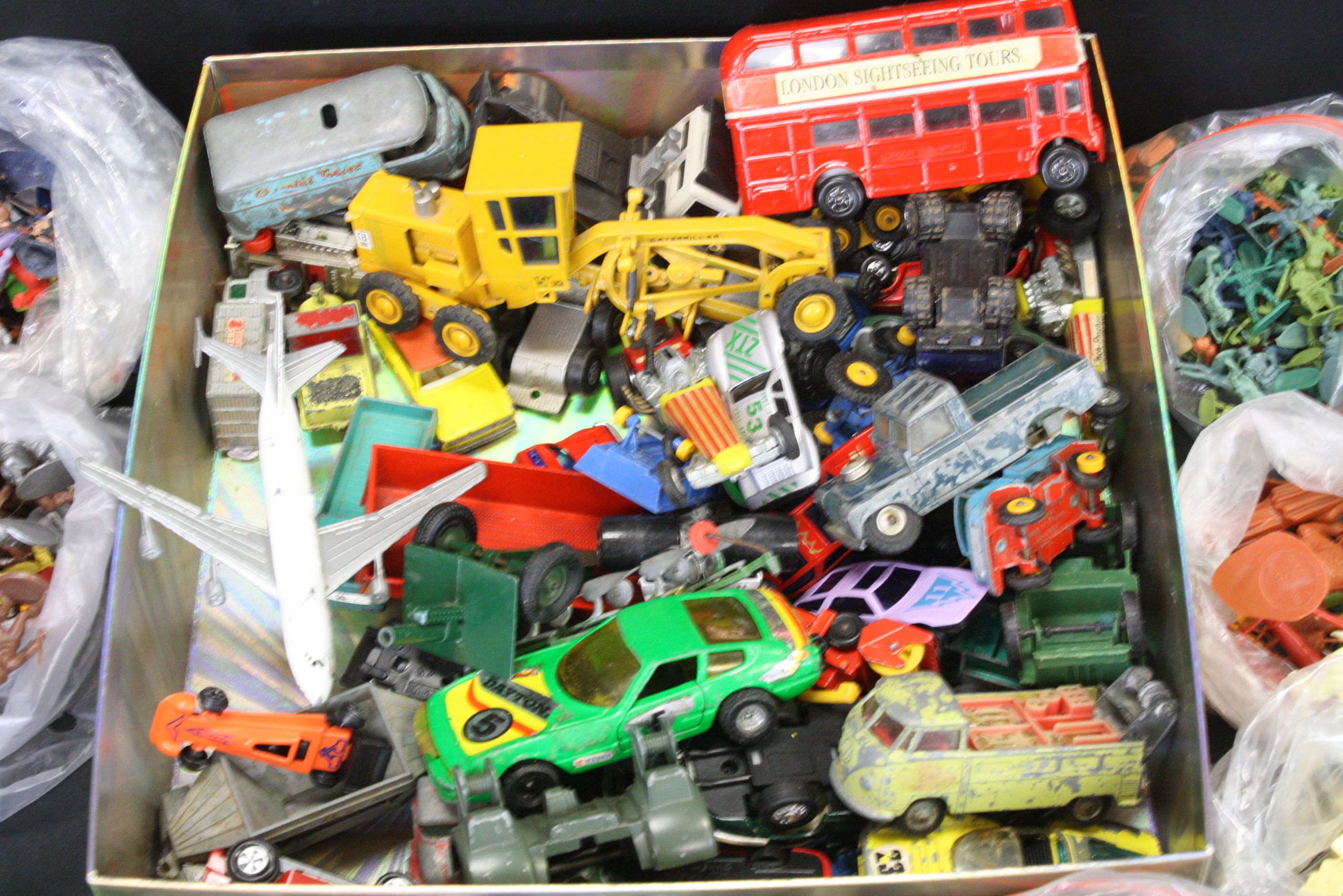 Collection of plastic figures to include Britains, Crescent, Marty Toy and unbranded examples, - Image 2 of 14
