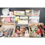 Quantity of OO / HO gauge model railway to include plastic trackside buildings and accessories,