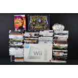 Retro Gaming - Boxed Nintendo Wii Console with 1 x original controller & 20 x games (Call Of Duty