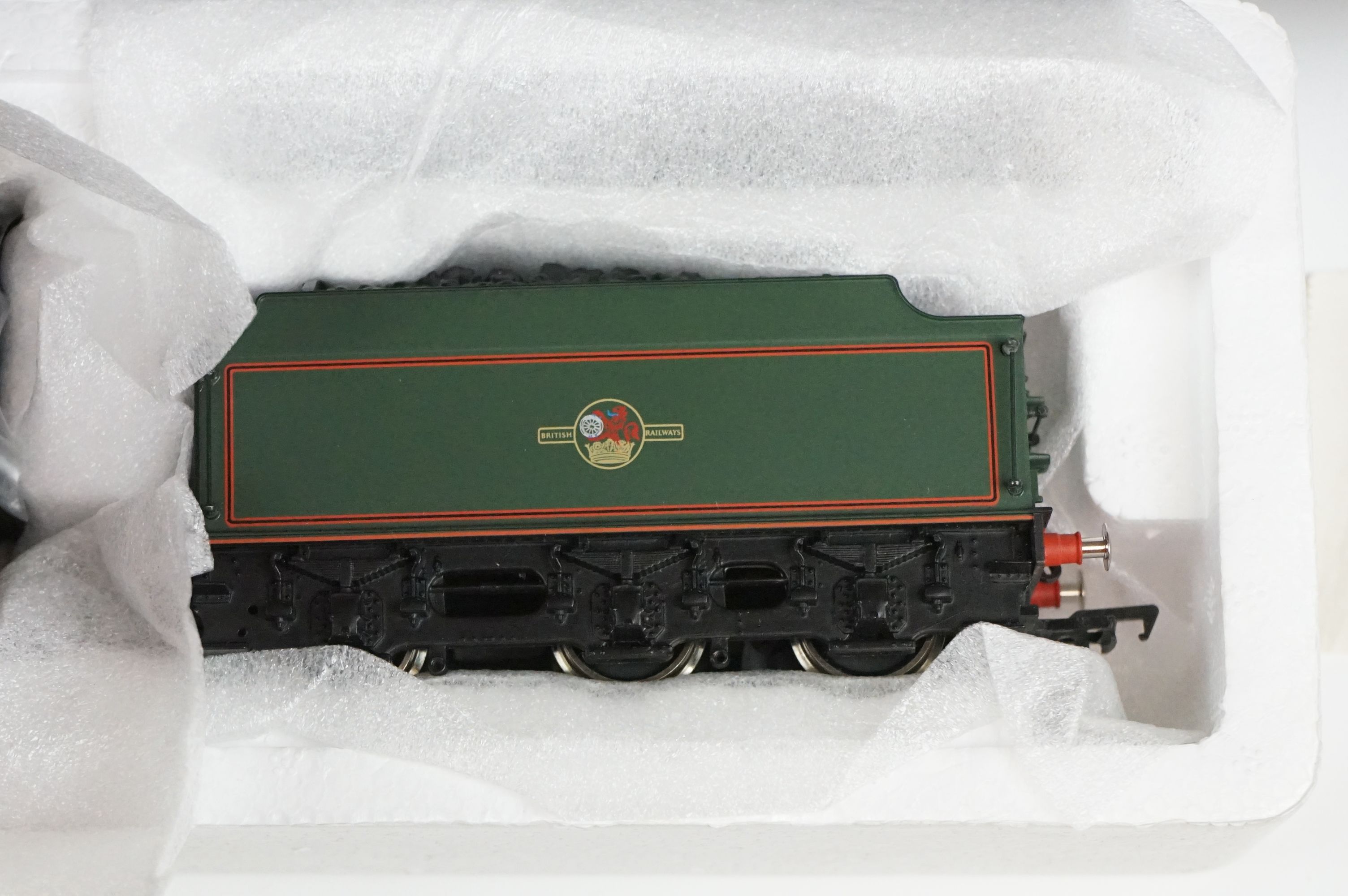 Three boxed Bachmann OO gauge locomotives to include 31550 V2 60800 Green Arrow BR green l/crest, - Image 9 of 10