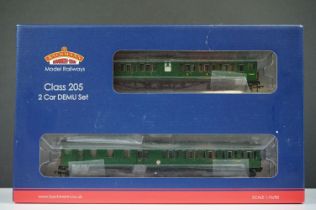 Boxed Bachmann OO gauge 31236Z Class 205 2H Thumper Two Car DMU BR green produced exclusively for