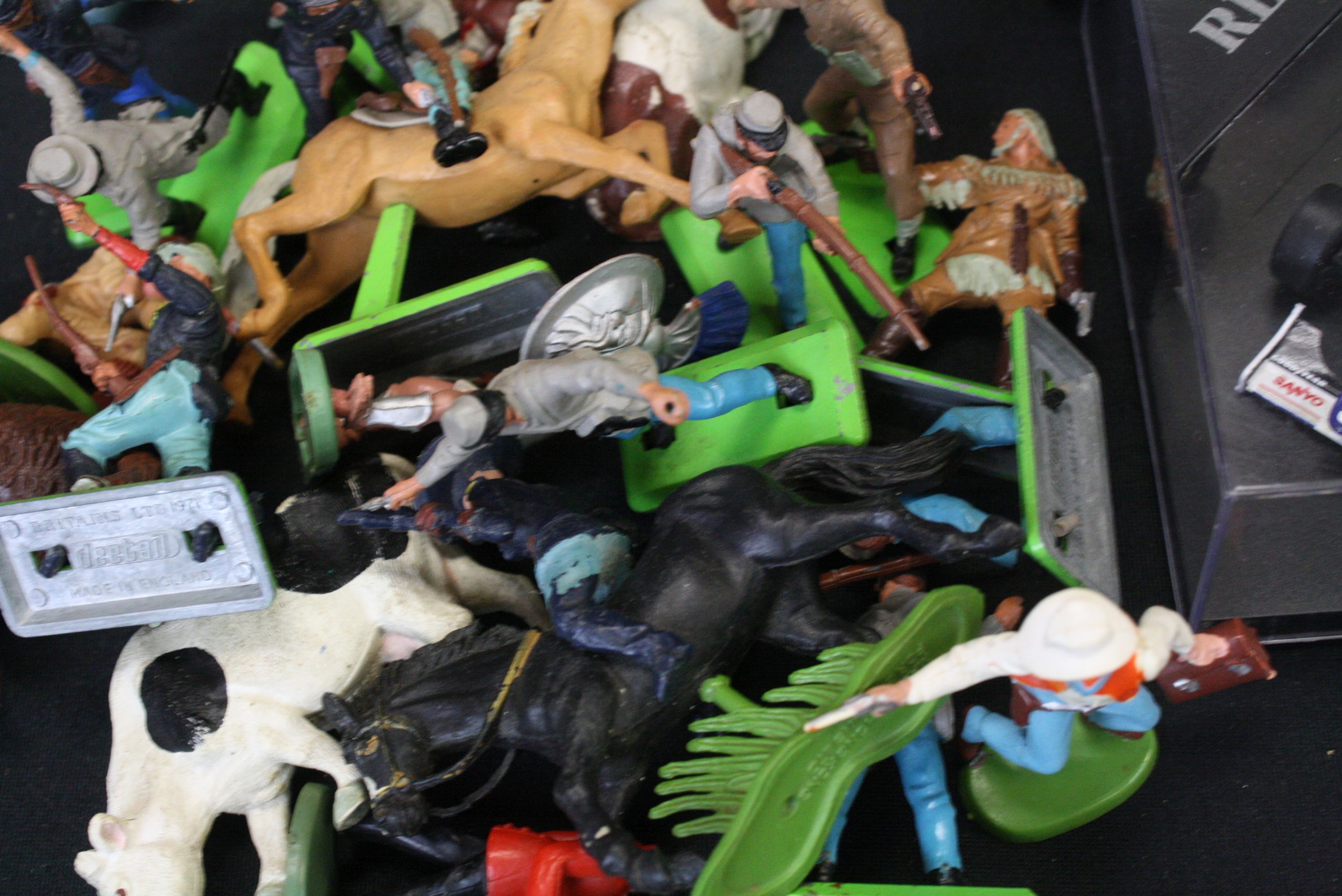 Collection of plastic figures to include Britains, Crescent, Marty Toy and unbranded examples, - Image 10 of 14