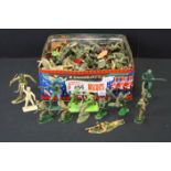 Collection of plastic soldier figures to include Lone Star, Cherilea, Crescent, Britains Deetail and