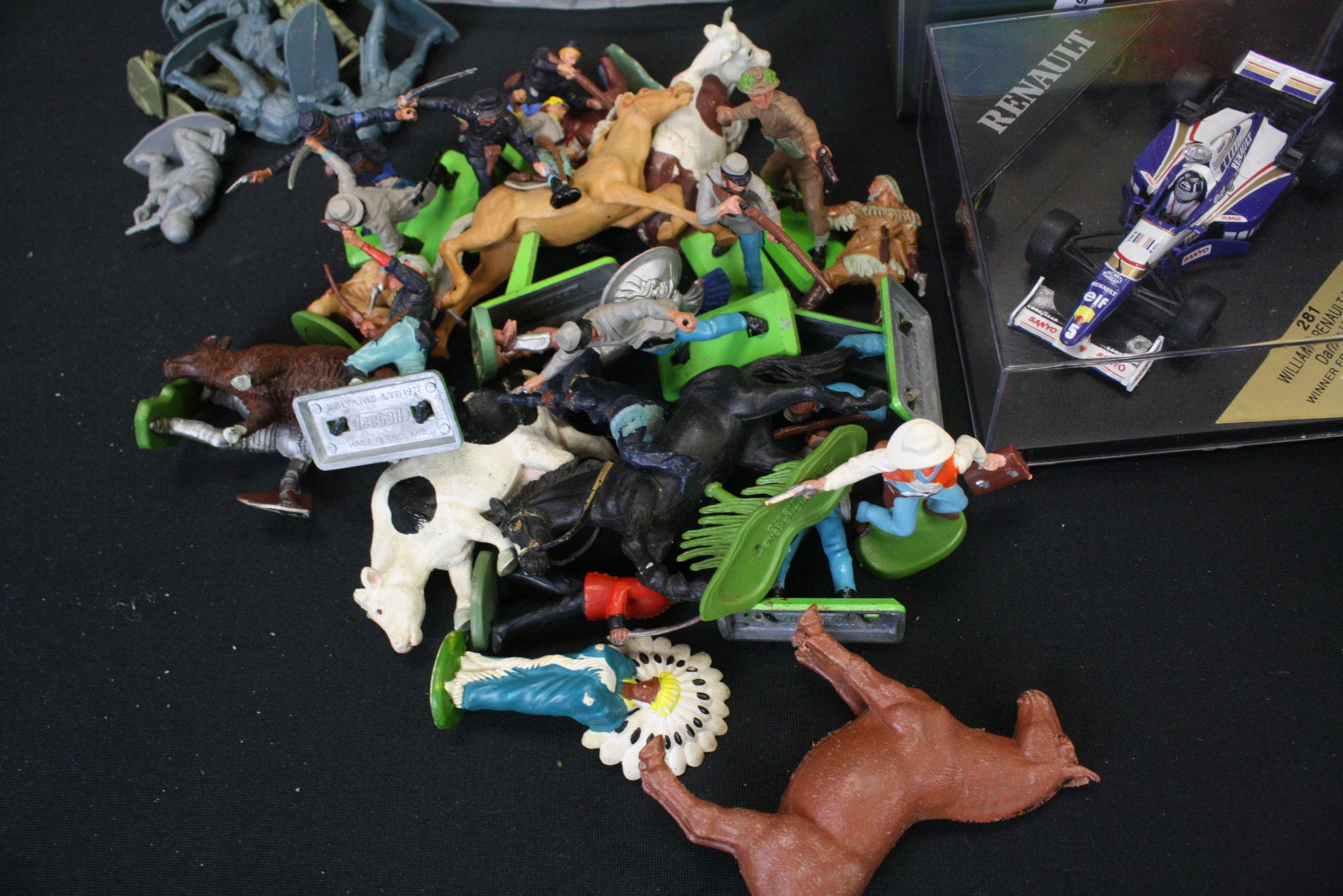 Collection of plastic figures to include Britains, Crescent, Marty Toy and unbranded examples, - Image 9 of 14