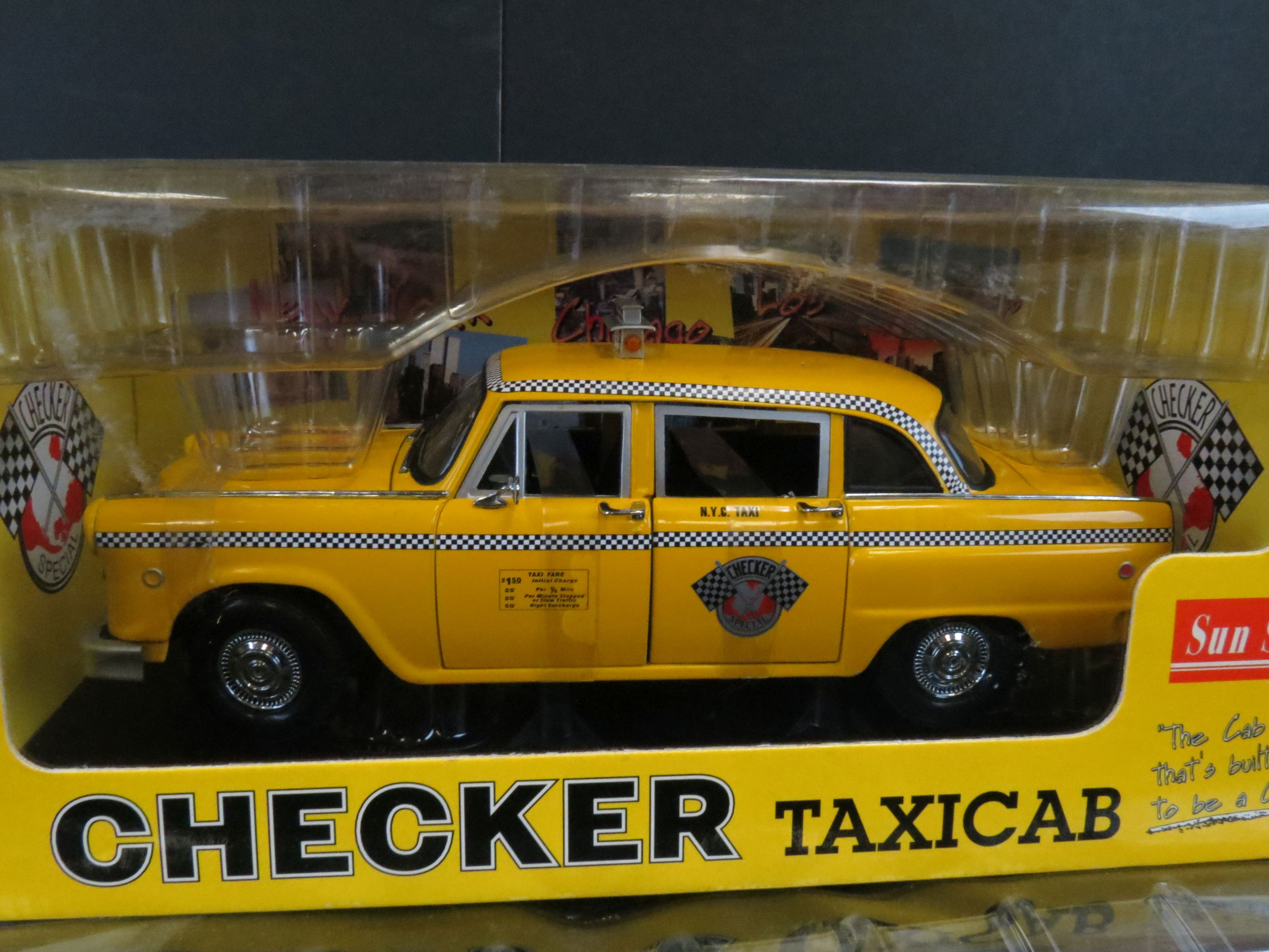 Two boxed Sun Star 1/18 diecast models to include 2501 Checker Taxicab and The New Millennium - Image 2 of 5
