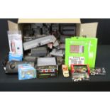 Quantity of N gauge model railway accessories to include card trackside buildings, Graham Farish
