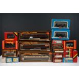 21 Boxed OO / HO gauge items of rolling stock to include 6 x Palitoy Mainline, 7 x Hornby, 5 x