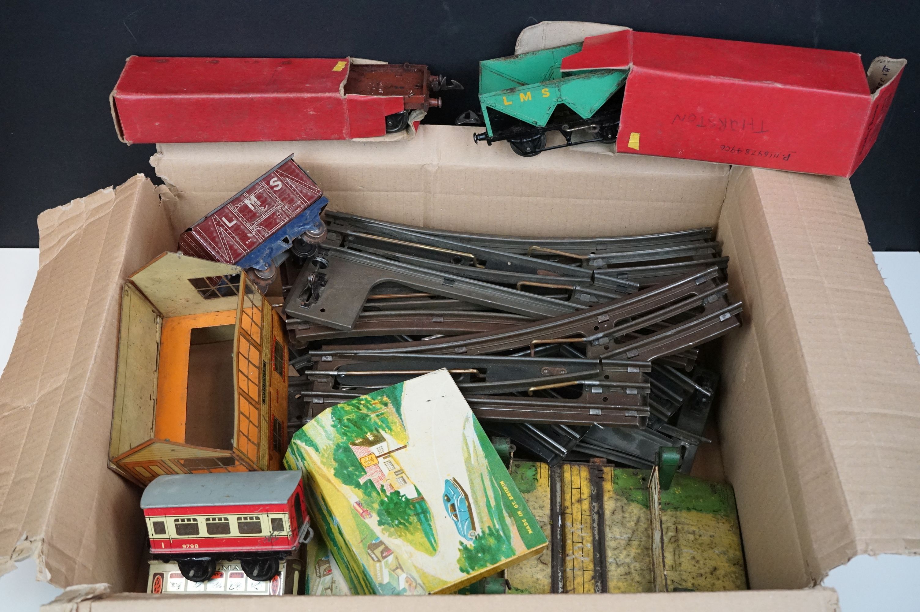 Quantity of Hornby O gauge tin plate model railway to include 2 x boxed items of rolling stock (