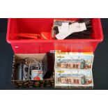 Quantity of OO / HO gauge model railway to include boxed Triang Hornby RS24 train set, various boxed