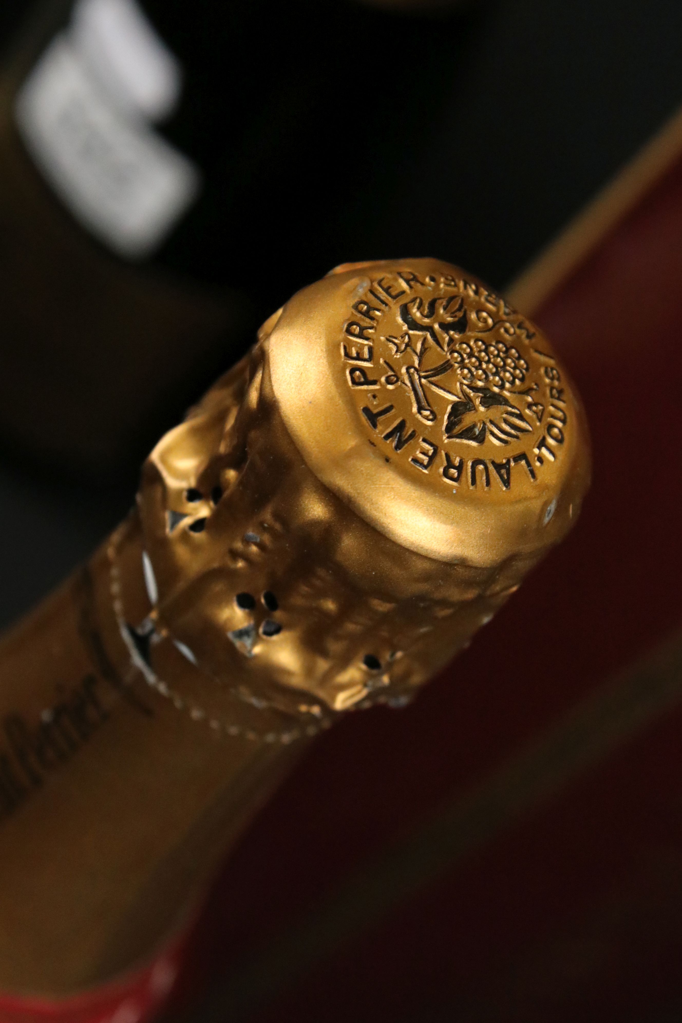 A collection of four bottles of Champagne to include A. Carpenter, Antoine De Clevecy, Moet & - Image 10 of 10