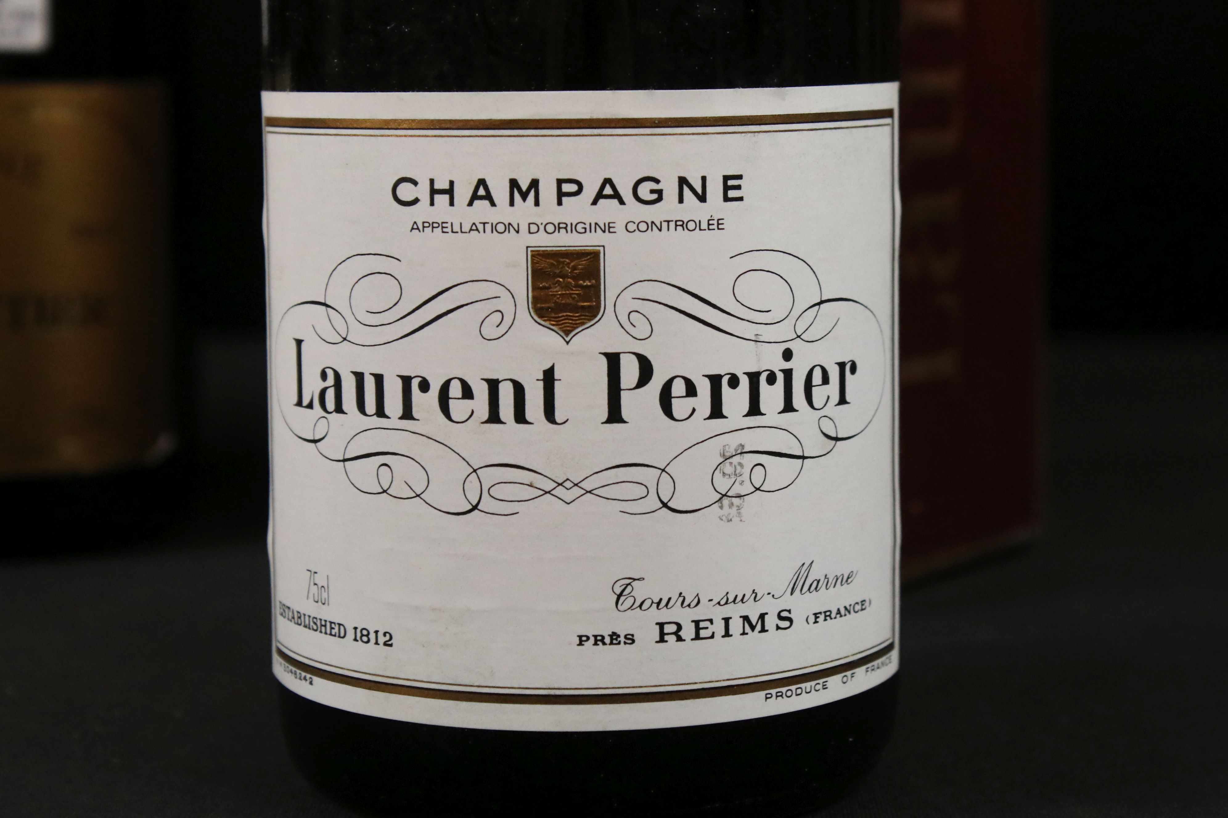 A collection of four bottles of Champagne to include A. Carpenter, Antoine De Clevecy, Moet & - Image 9 of 10