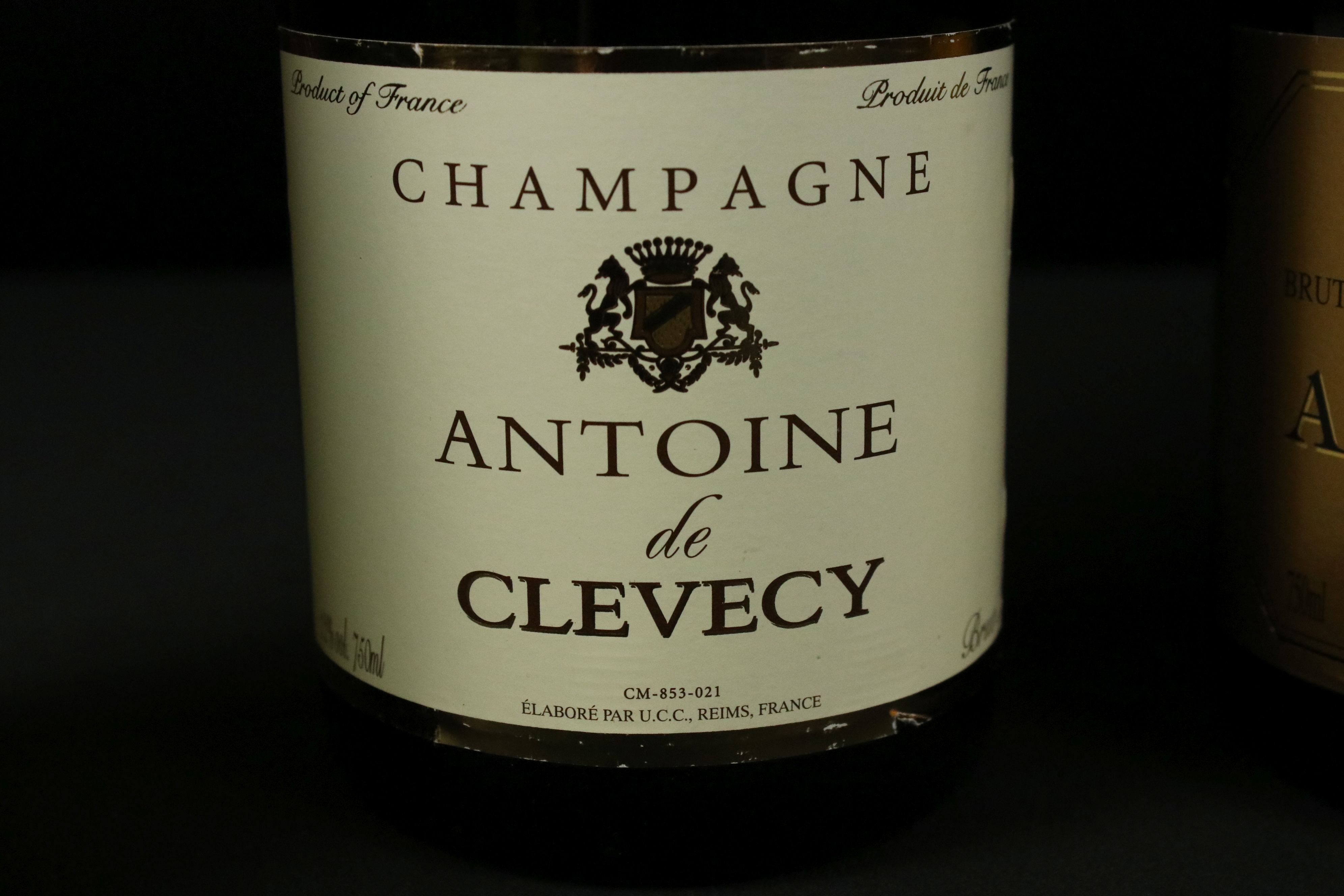 A collection of four bottles of Champagne to include A. Carpenter, Antoine De Clevecy, Moet & - Image 4 of 10