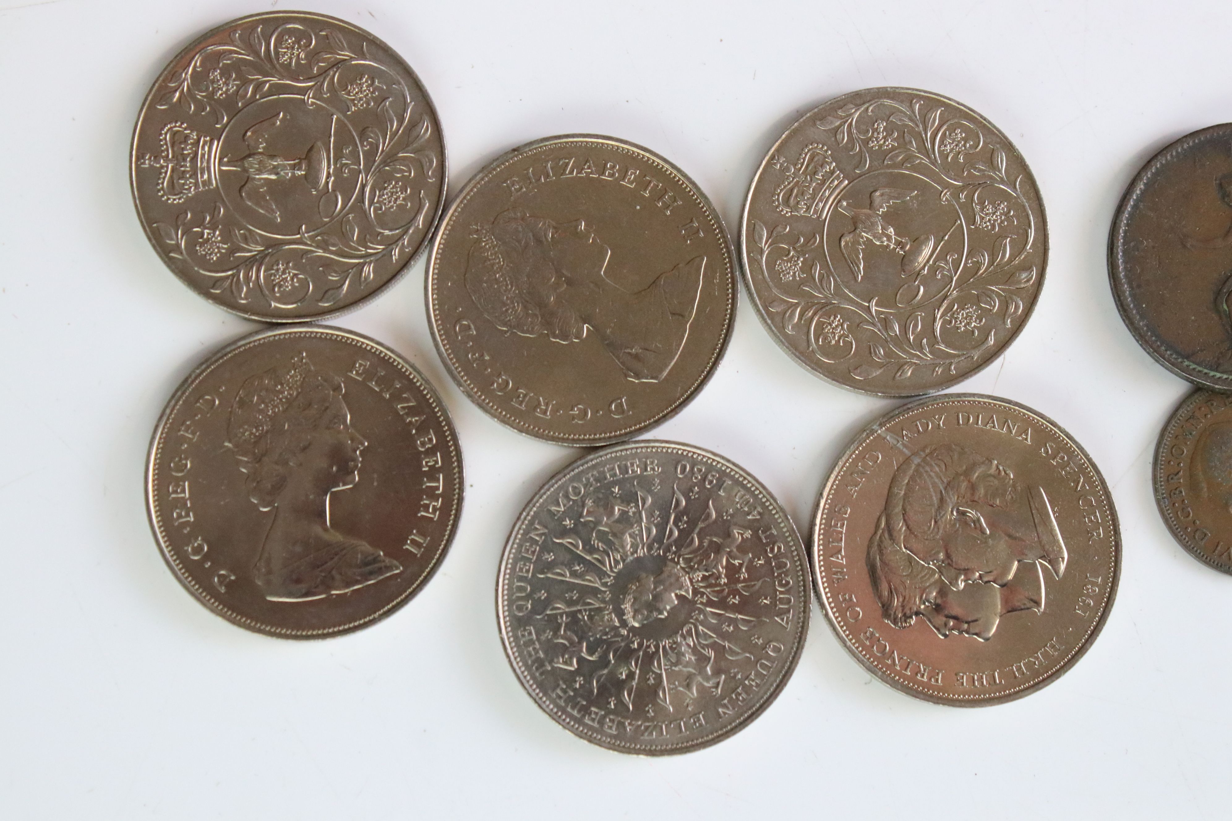 A mixed collection of mainly British pre decimal and foreign coins to include a good quantity of - Image 5 of 5