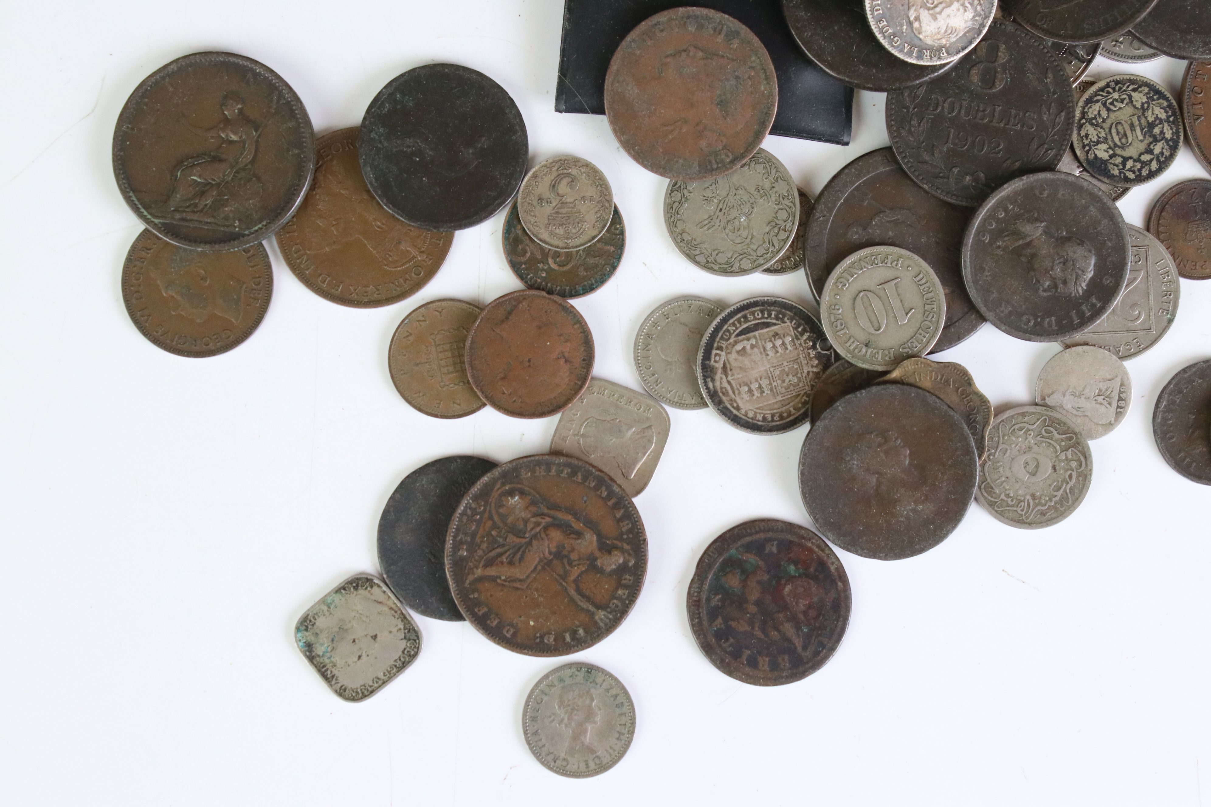 A mixed collection of mainly British pre decimal and foreign coins to include a good quantity of - Image 2 of 5