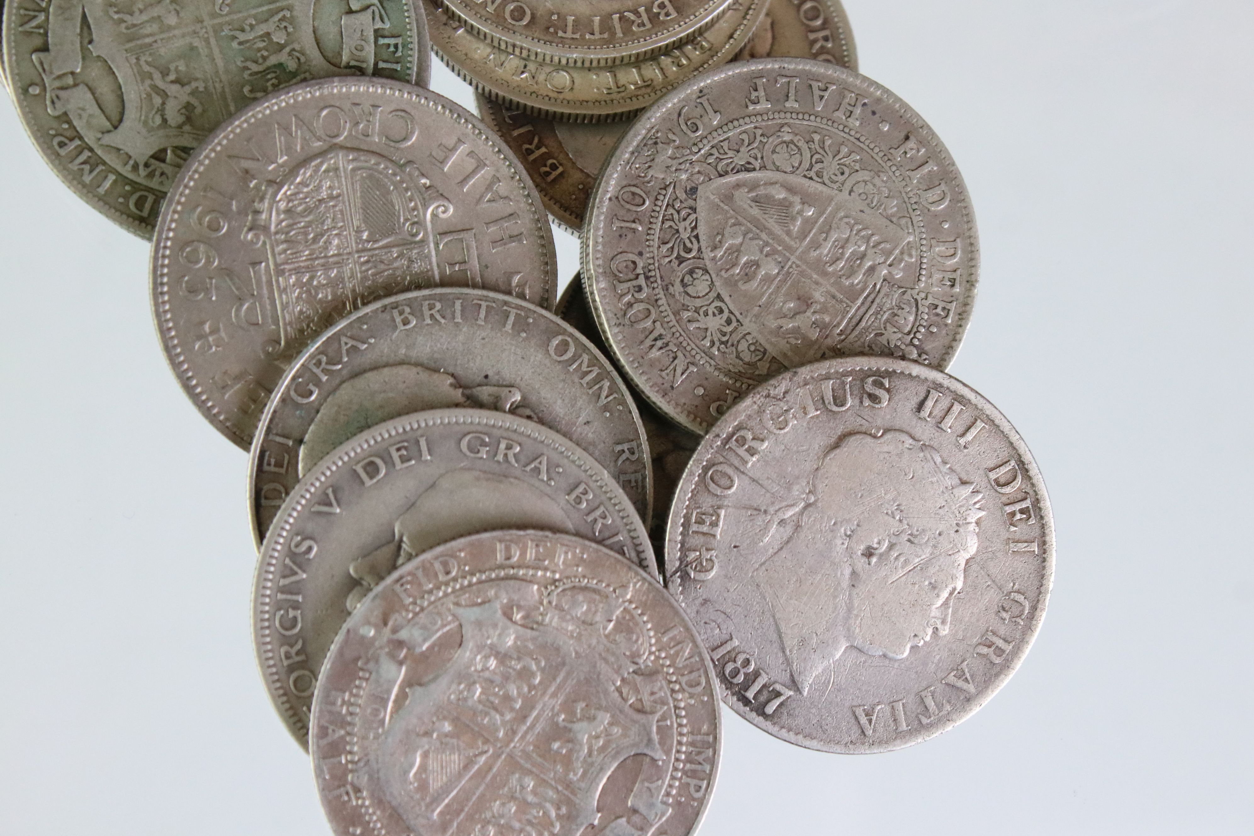 A collection of approx 40 British pre decimal half crown coin to include silver Queen Victoria and - Image 2 of 11