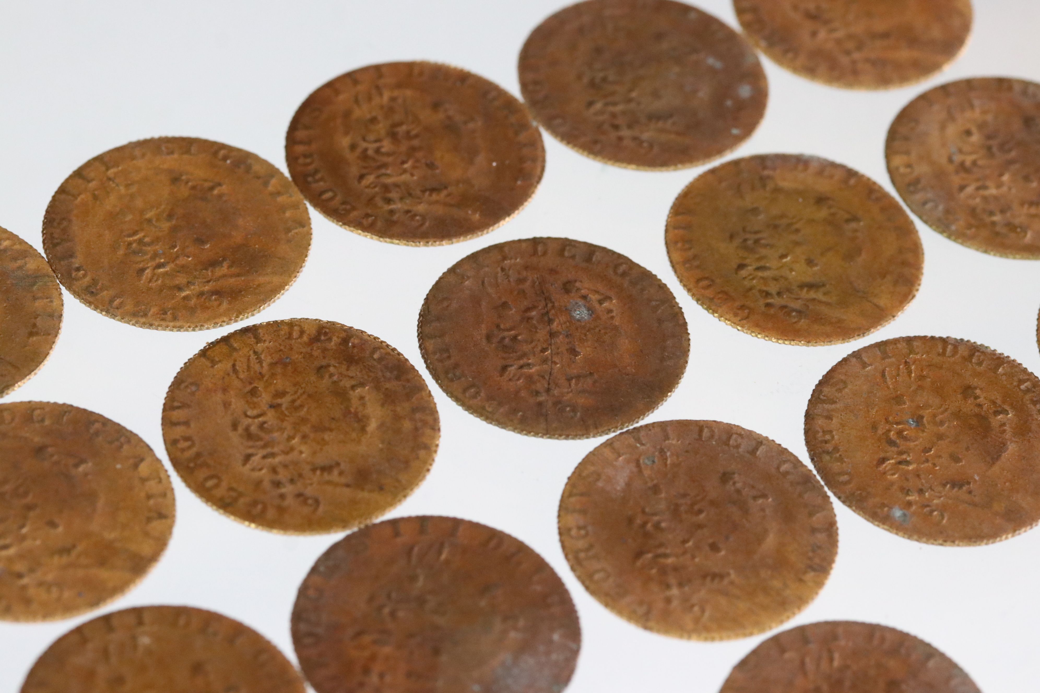 A collection of approx fifteen King George III spade guinea style gaming tokens. - Image 7 of 10