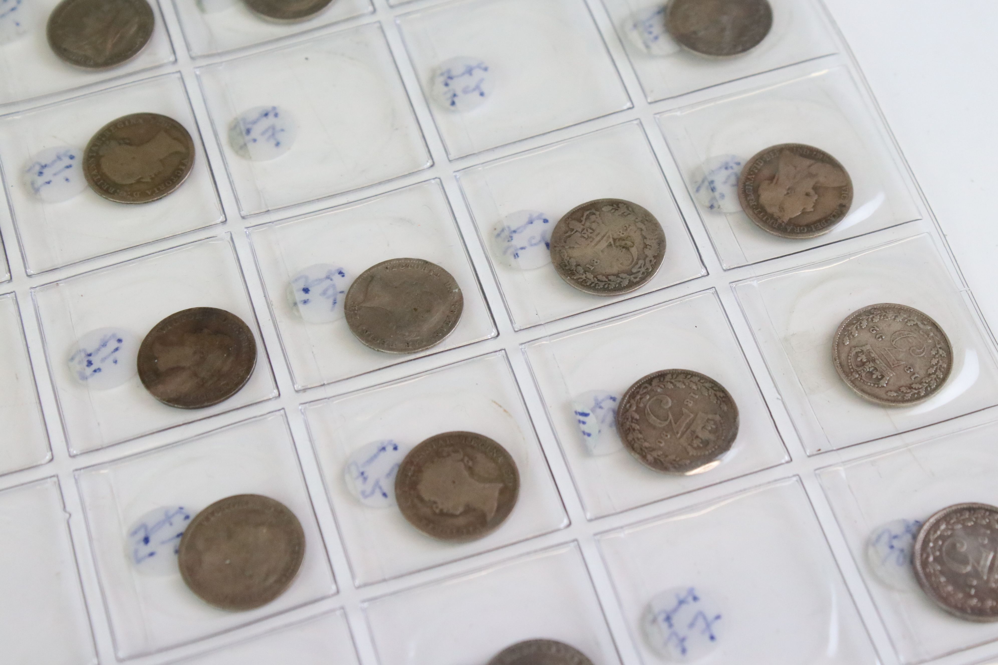 A collection of approx eighty British pre decimal threepence coins to include a good quantity of pre - Image 8 of 14