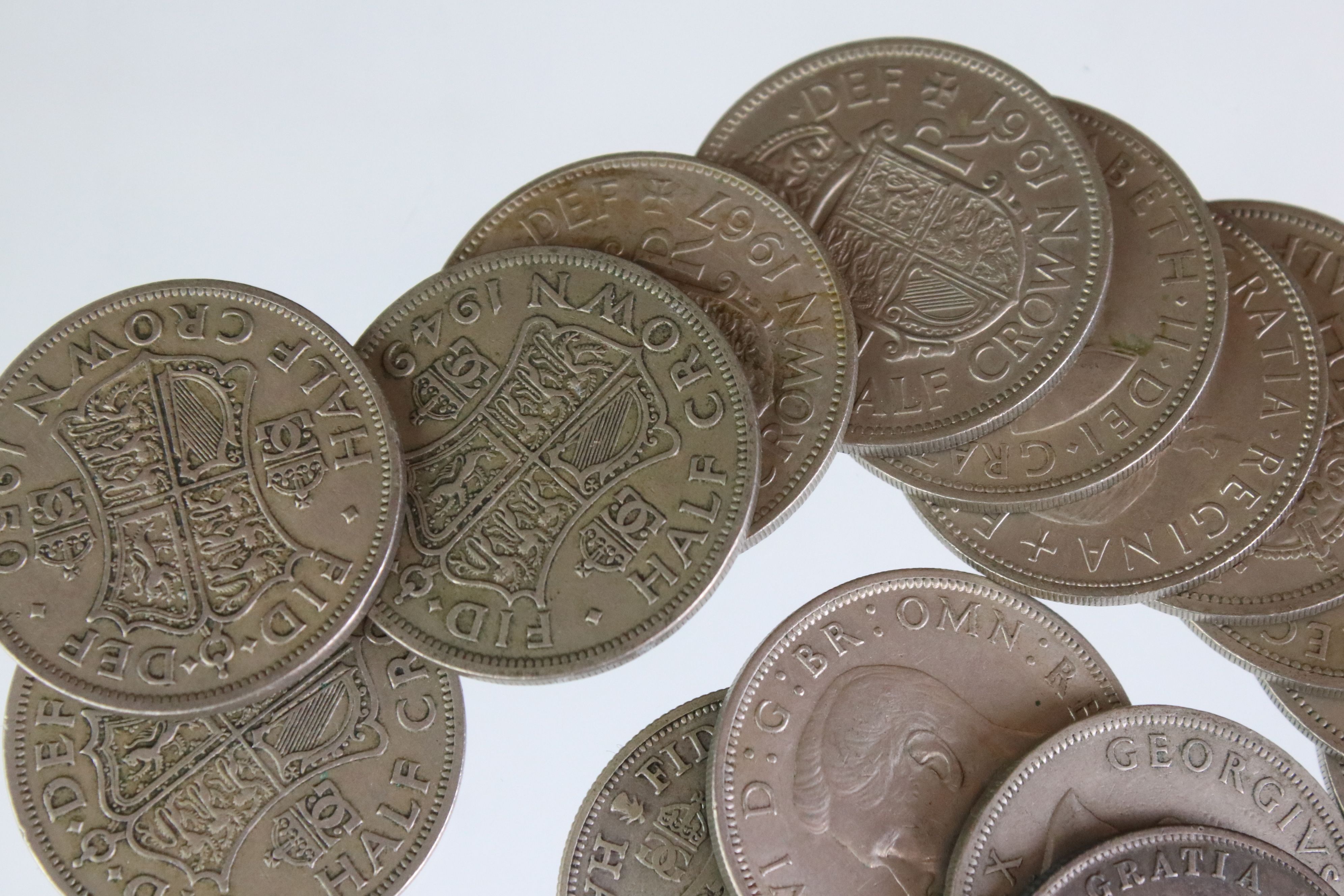 A collection of approx 40 British pre decimal half crown coin to include silver Queen Victoria and - Image 6 of 11