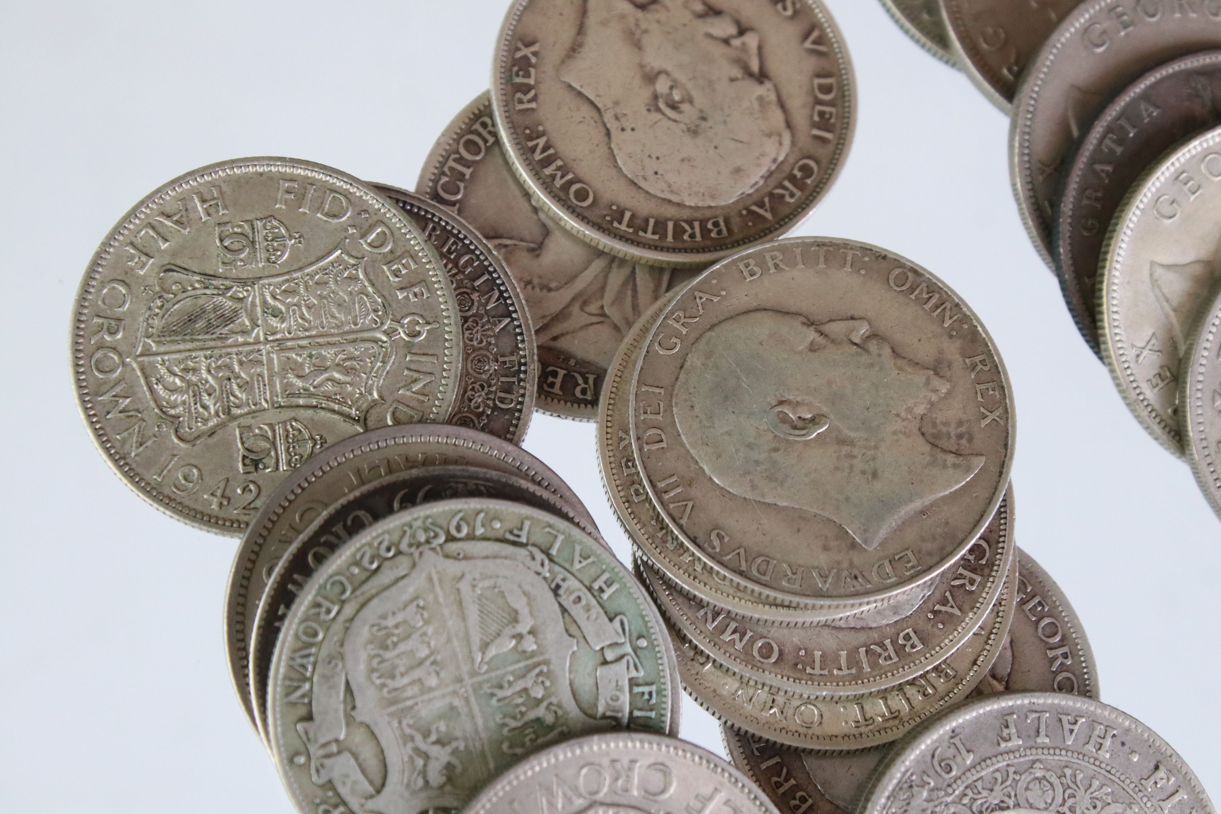 A collection of approx 40 British pre decimal half crown coin to include silver Queen Victoria and - Image 3 of 11