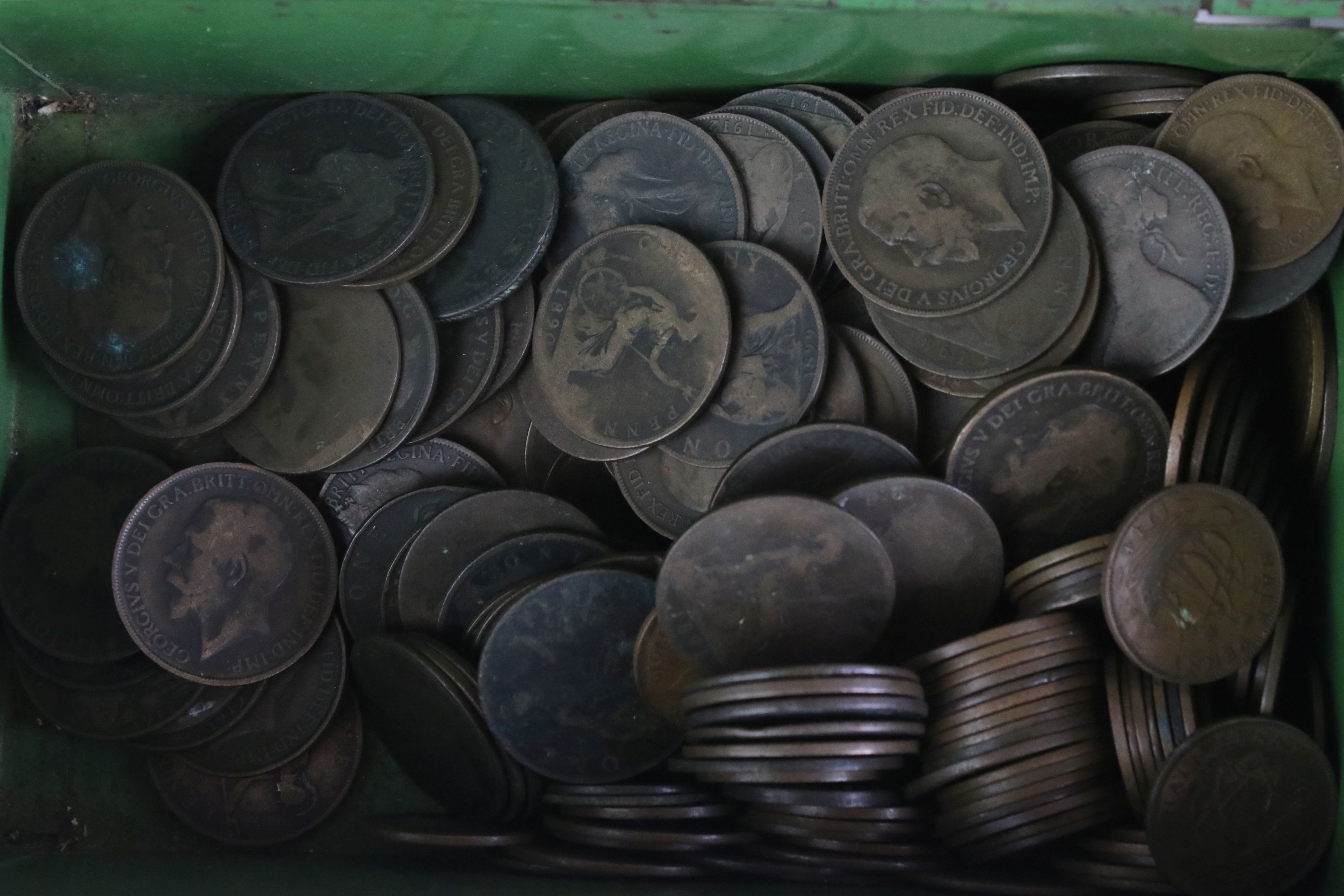 A large collection of mixed British & Foreign coins to include a good quantity of pre decimal - Image 3 of 12