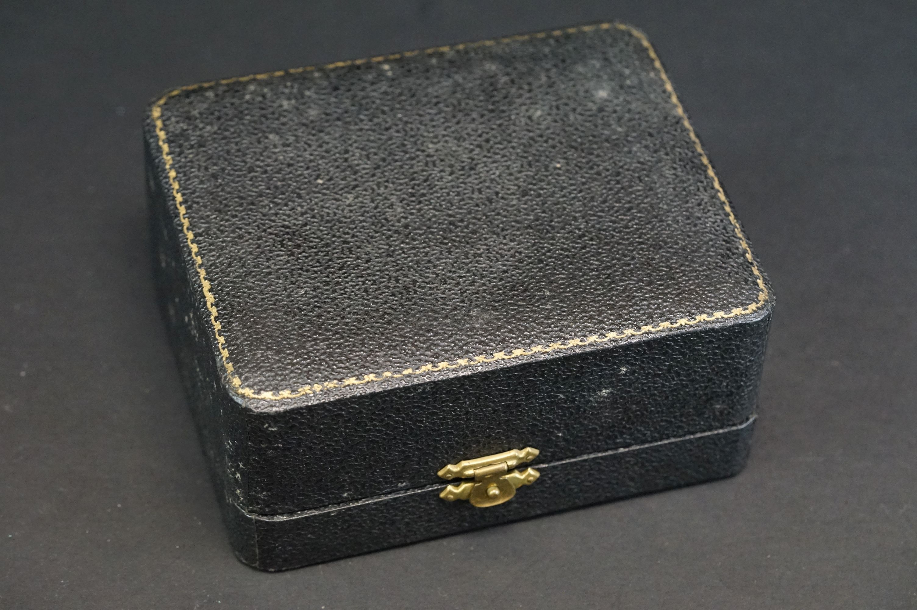 Group of silver items to include an Elizabeth II cased christening set, Birmingham 1953, a George - Image 14 of 14