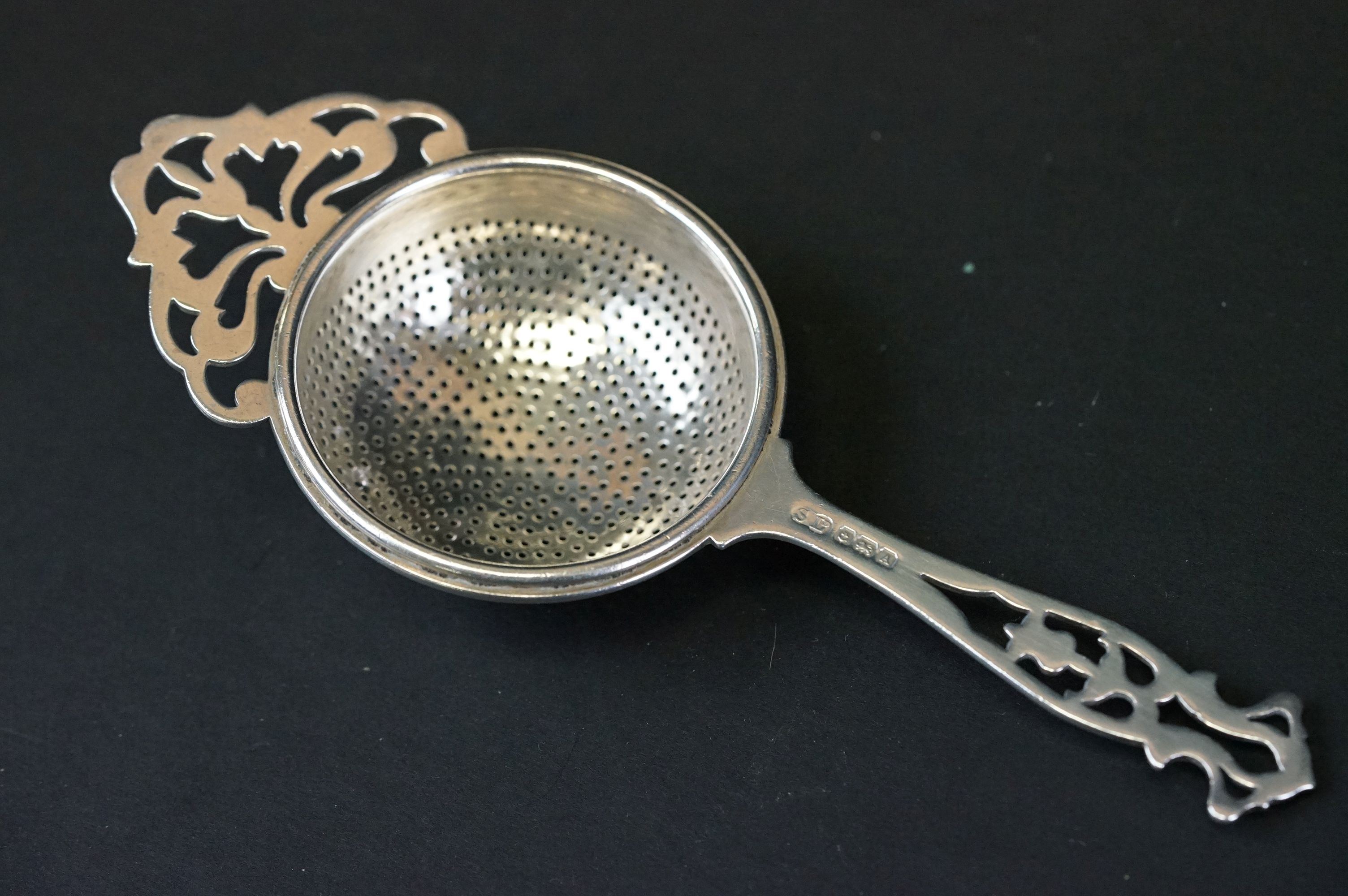 Small collection of silver items to include four Georgian converted berry spoons with gilt bowls ( - Image 3 of 20