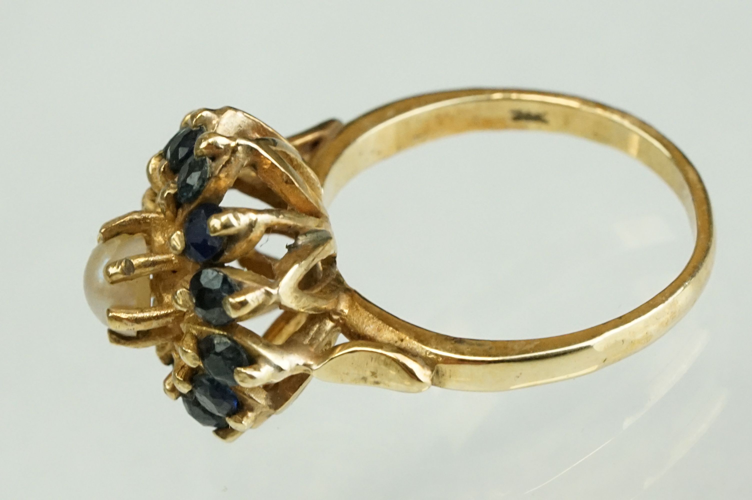 Pearl and sapphire 9ct yellow gold flower head cluster ring, the white cultured pearl to centre with - Image 4 of 9