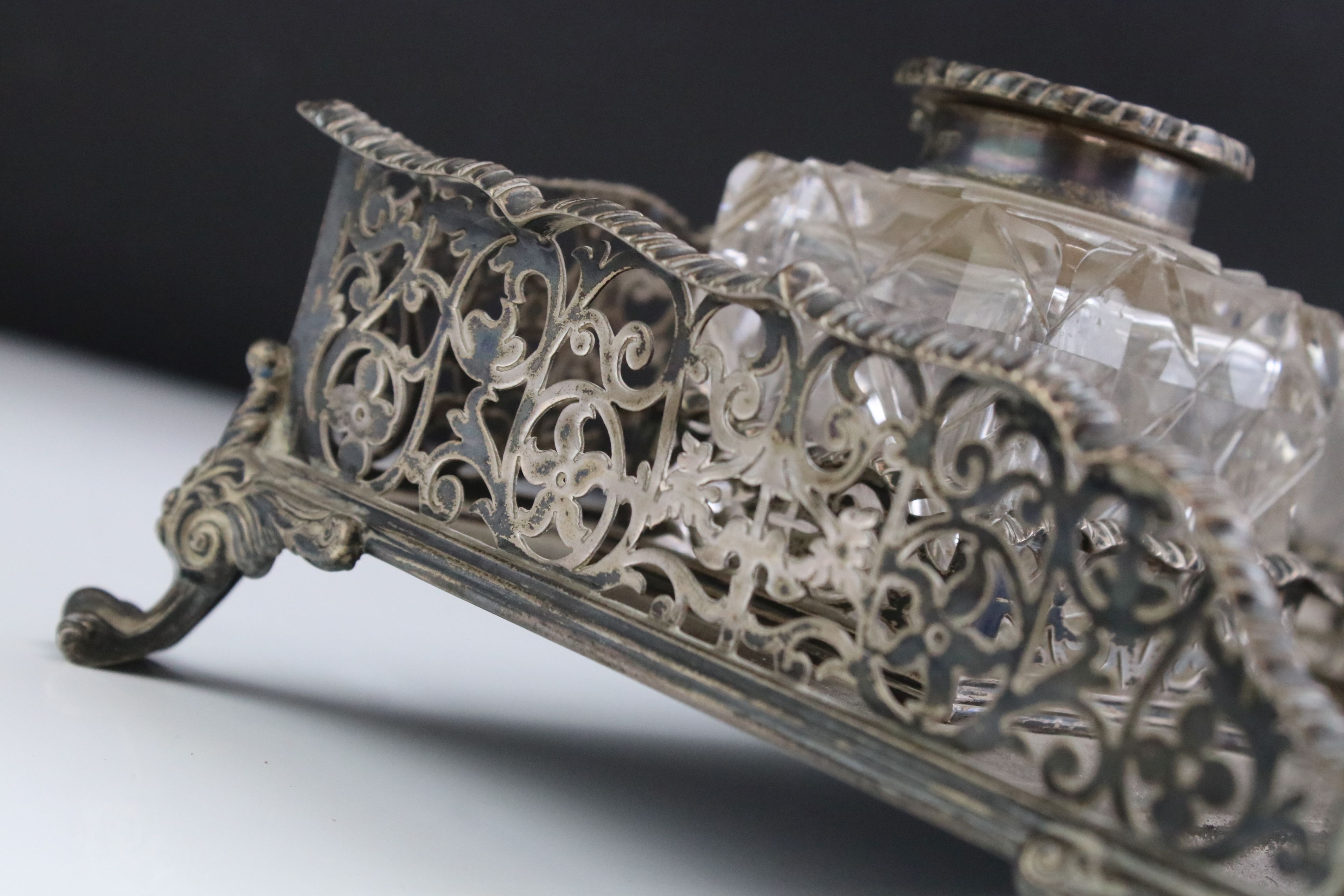 Edwardian silver standish with two cut glass silver topped ink wells, the stand with pierced foliate - Image 3 of 8