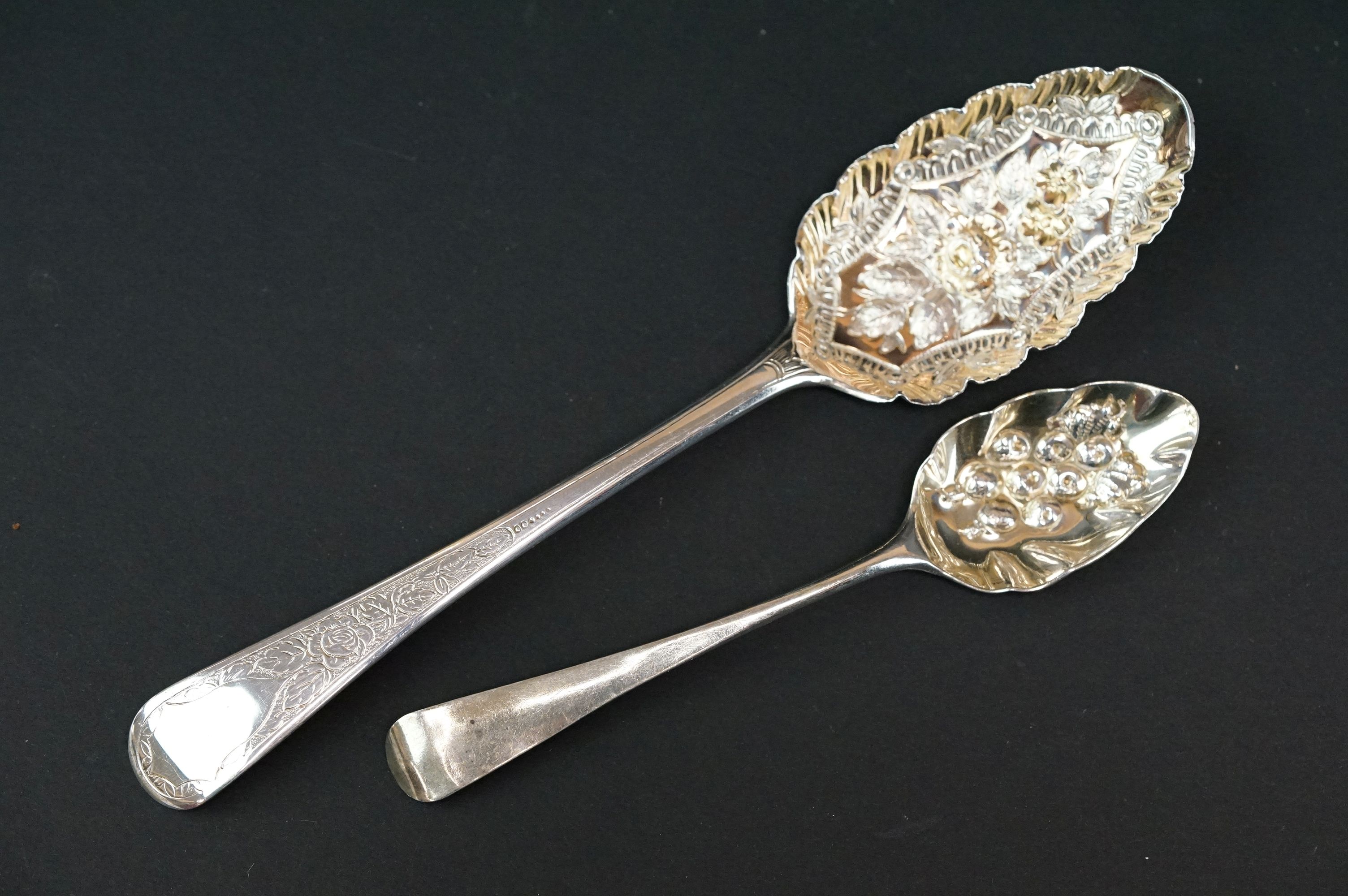 Small collection of silver items to include four Georgian converted berry spoons with gilt bowls ( - Image 10 of 20