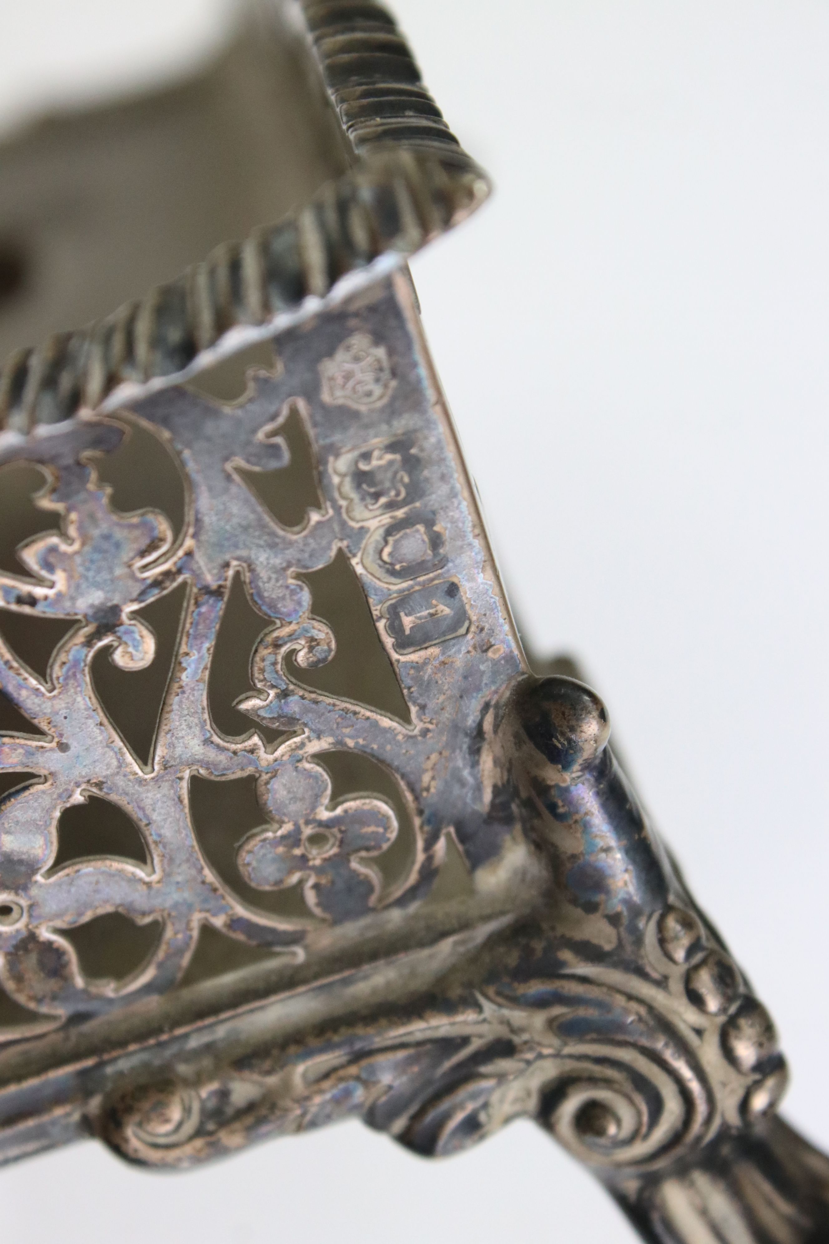 Edwardian silver standish with two cut glass silver topped ink wells, the stand with pierced foliate - Image 8 of 8