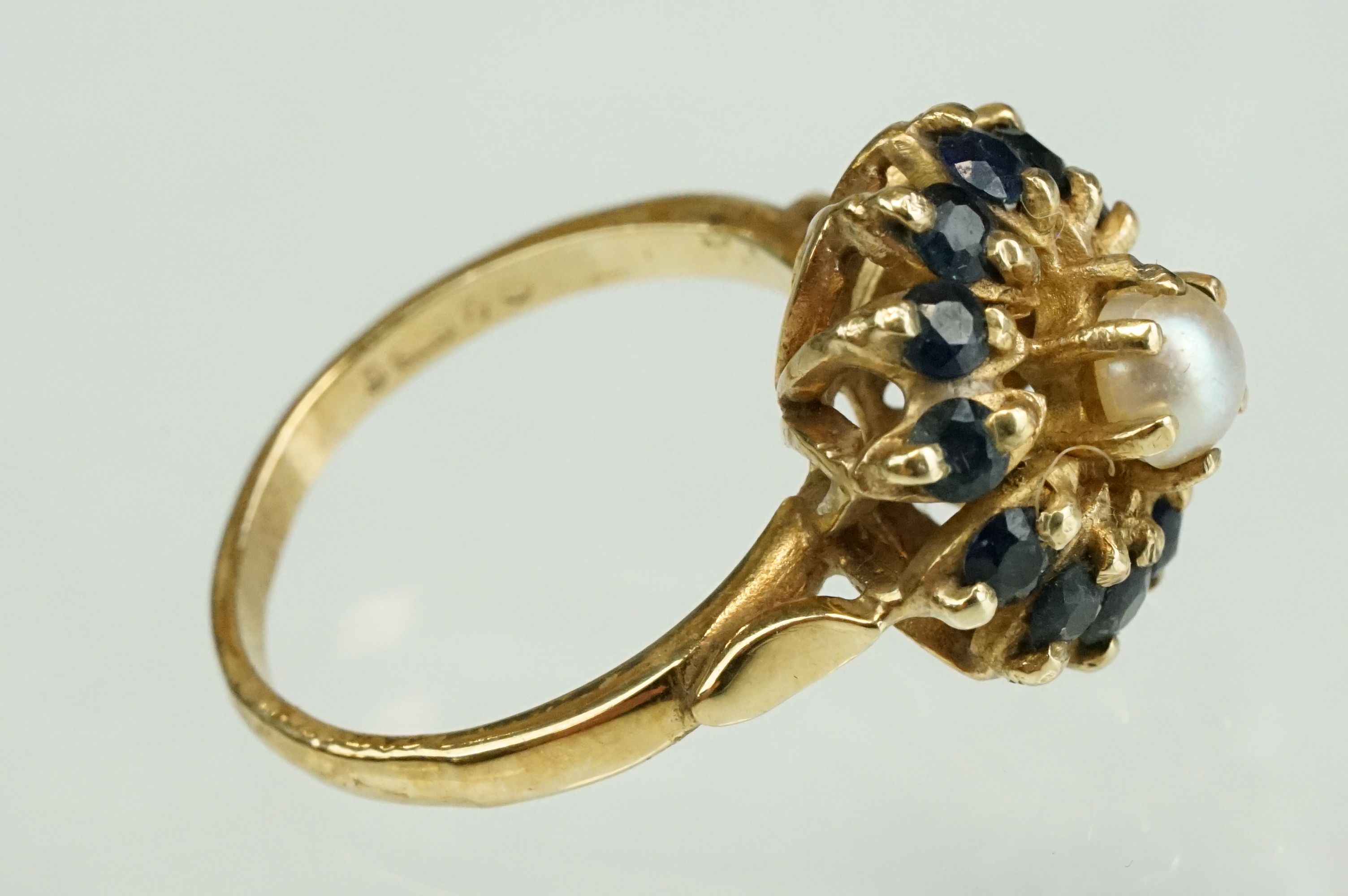 Pearl and sapphire 9ct yellow gold flower head cluster ring, the white cultured pearl to centre with - Image 2 of 9