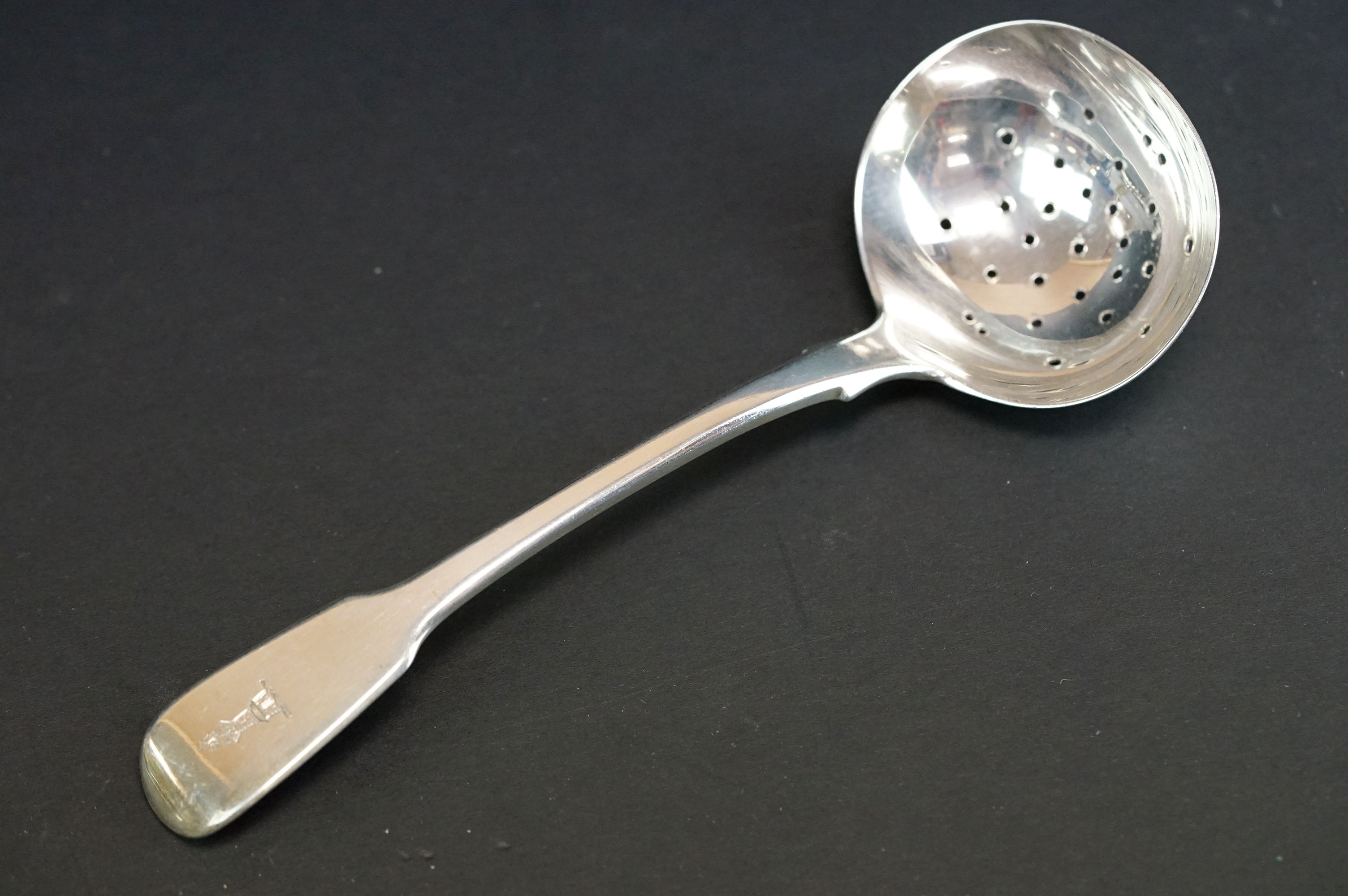 Small collection of silver items to include four Georgian converted berry spoons with gilt bowls ( - Image 17 of 20