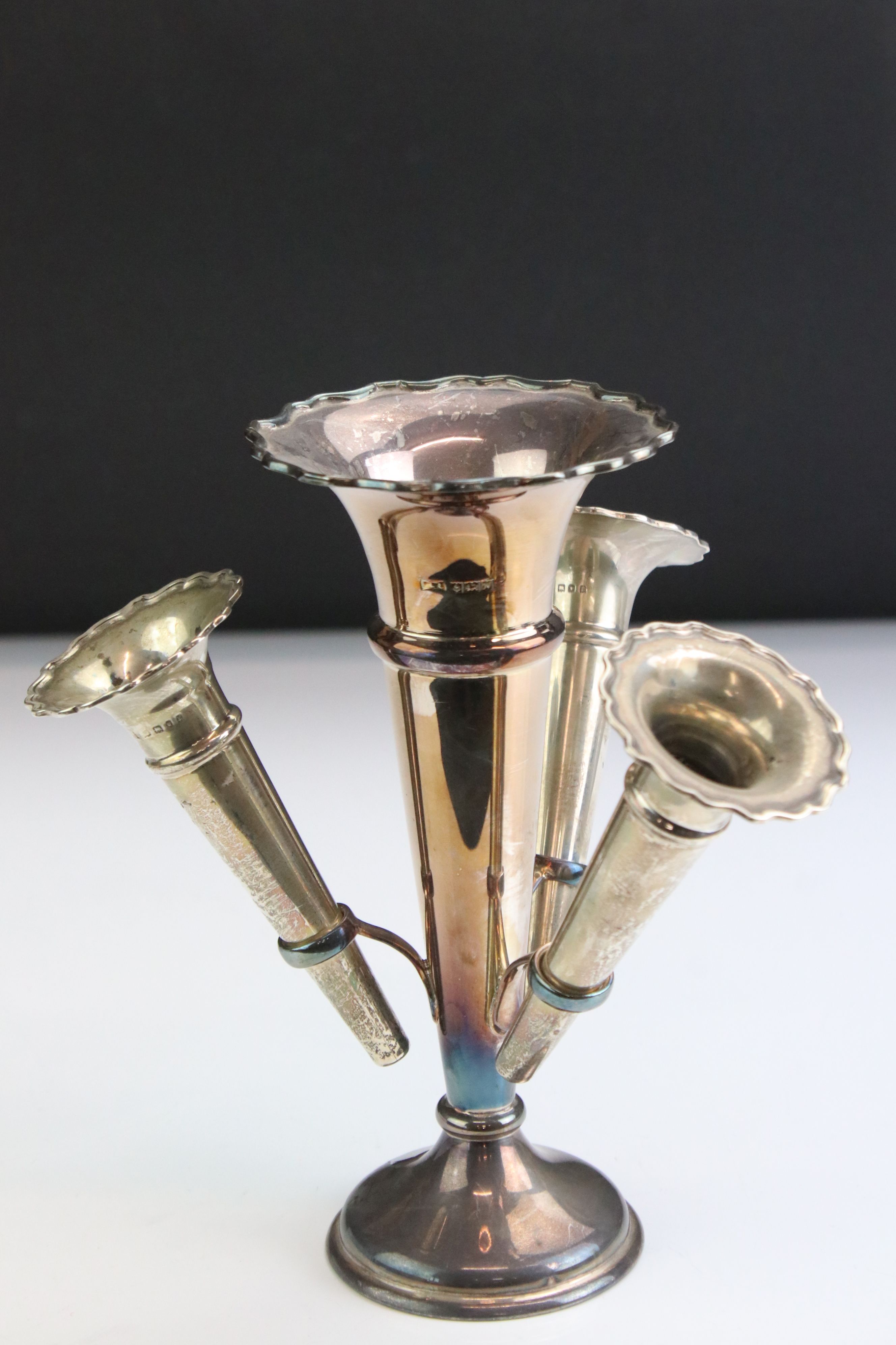 Mid 20th Century silver epergne of trumpet form, with a shaped circular border, on a stepped