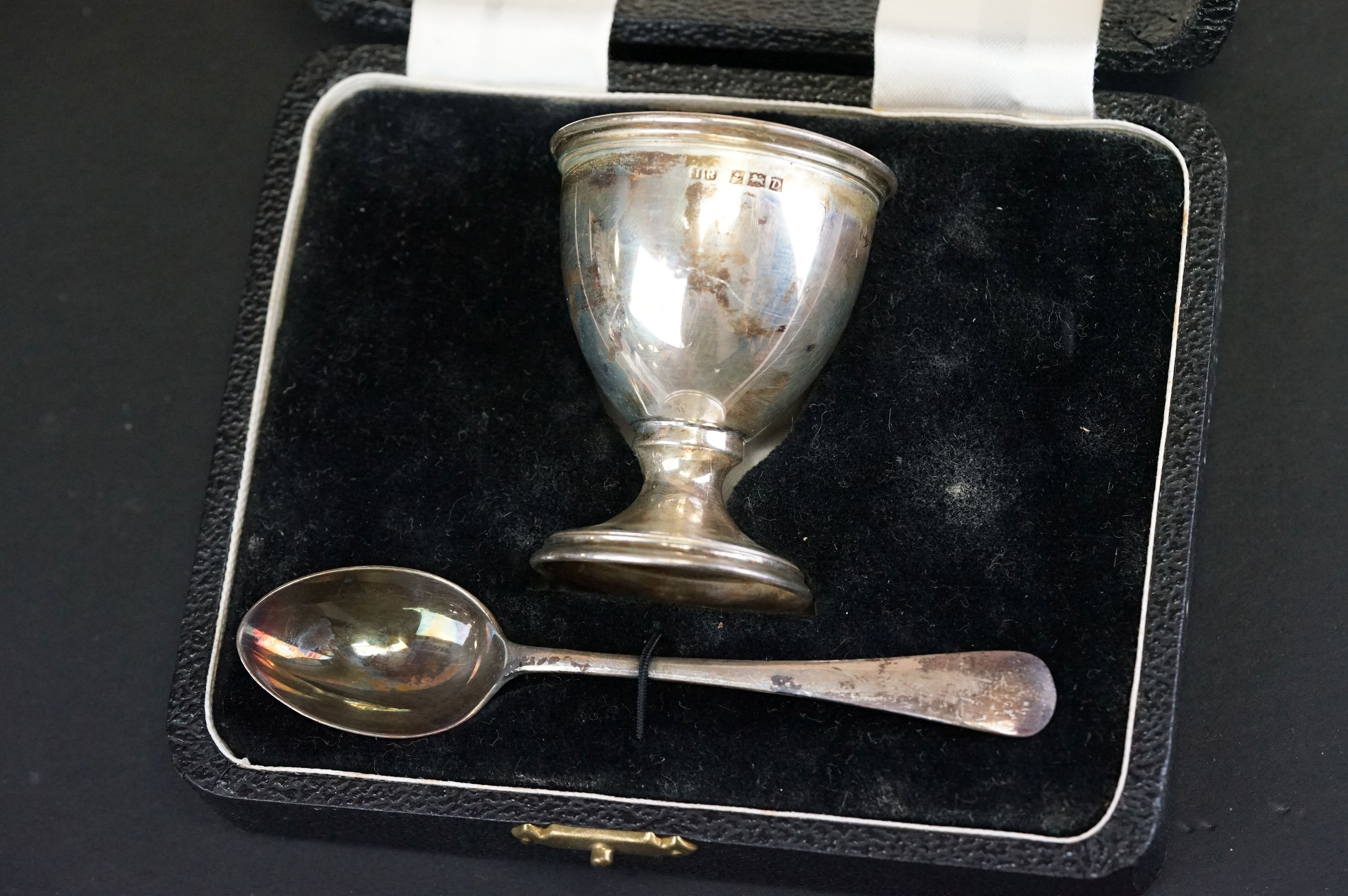 Group of silver items to include an Elizabeth II cased christening set, Birmingham 1953, a George - Image 12 of 14