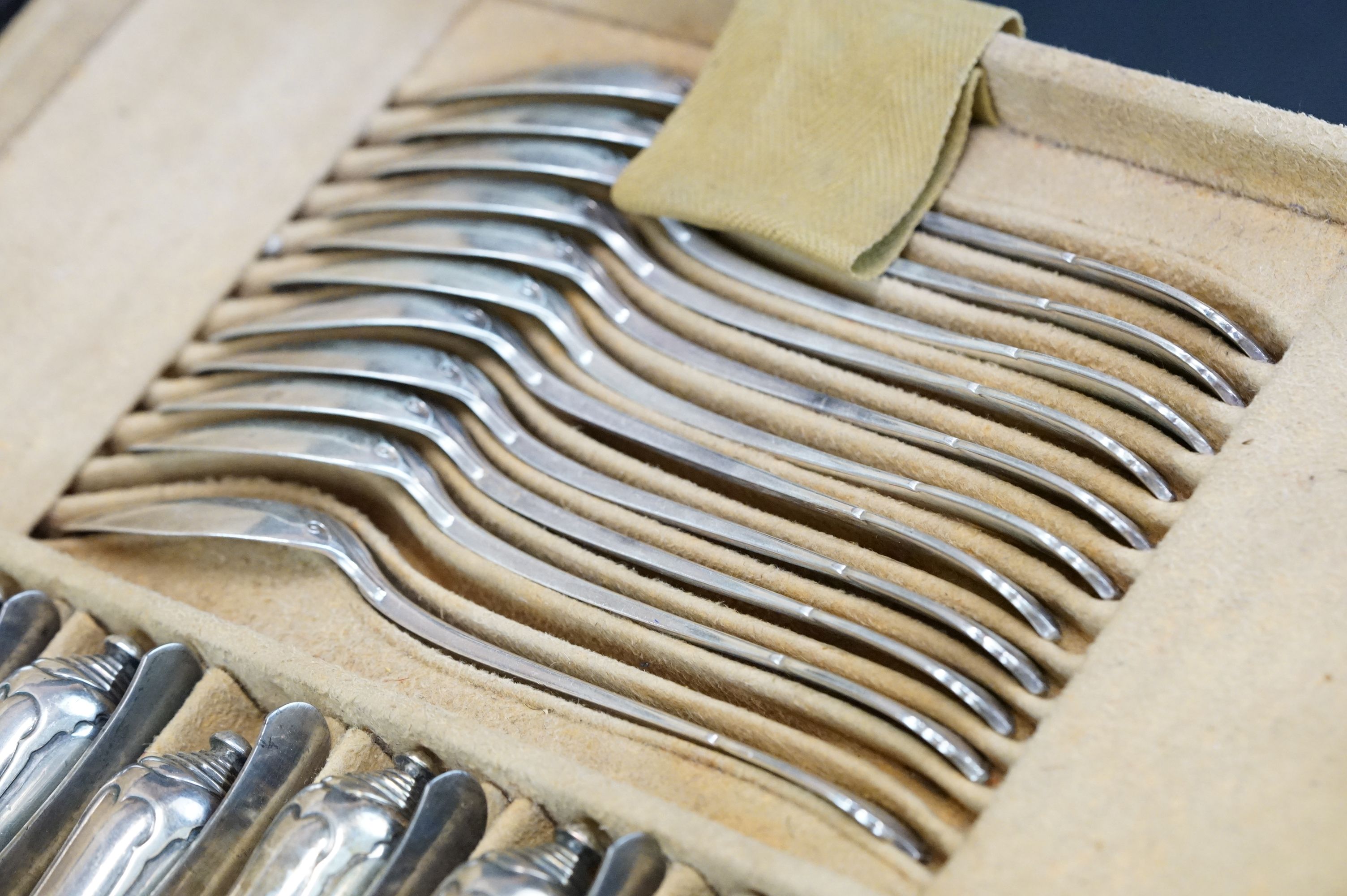 French silver canteen of cutlery for 12 place settings (one teaspoon missing, additional knives - Image 7 of 14