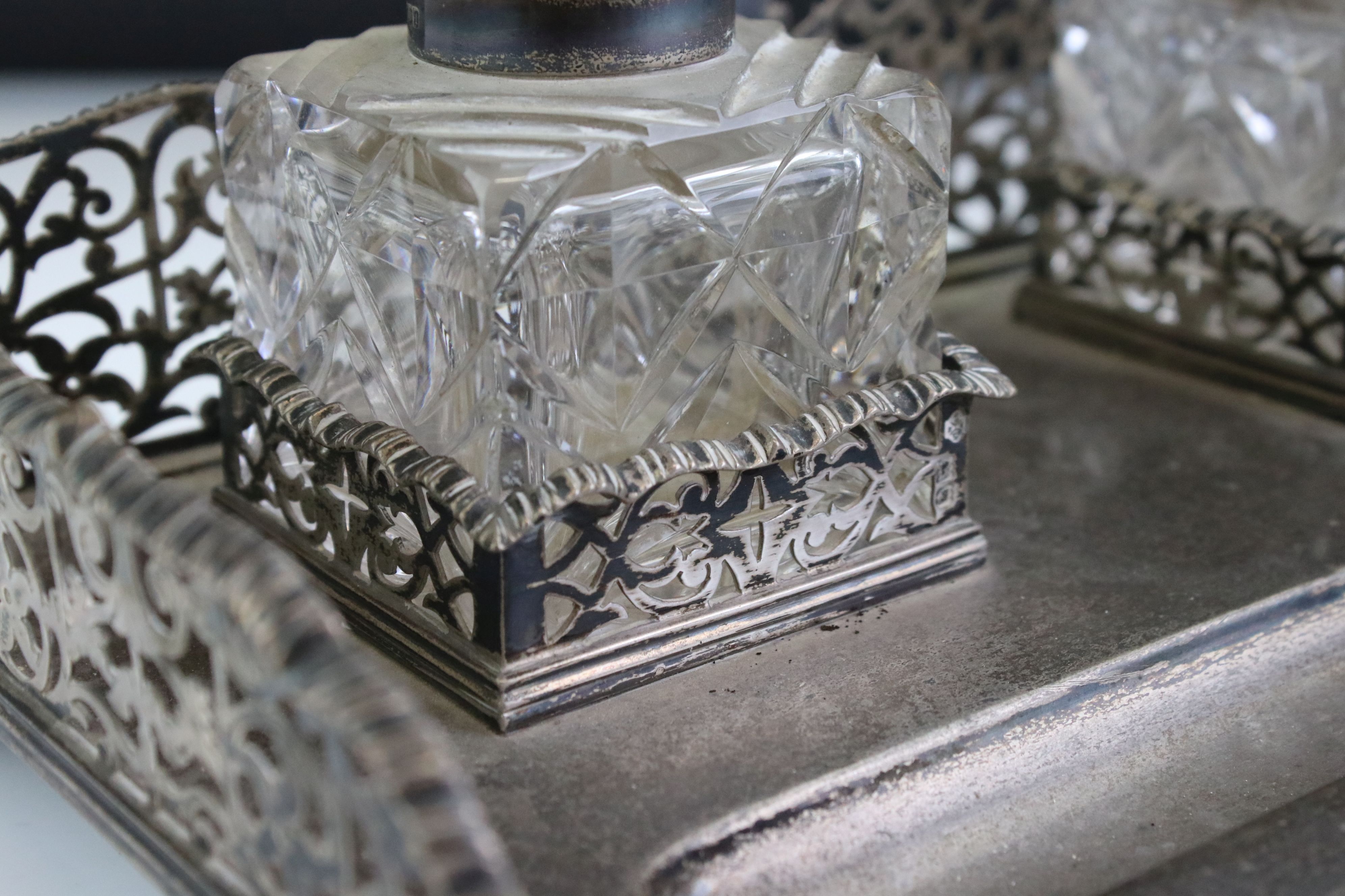 Edwardian silver standish with two cut glass silver topped ink wells, the stand with pierced foliate - Image 4 of 8