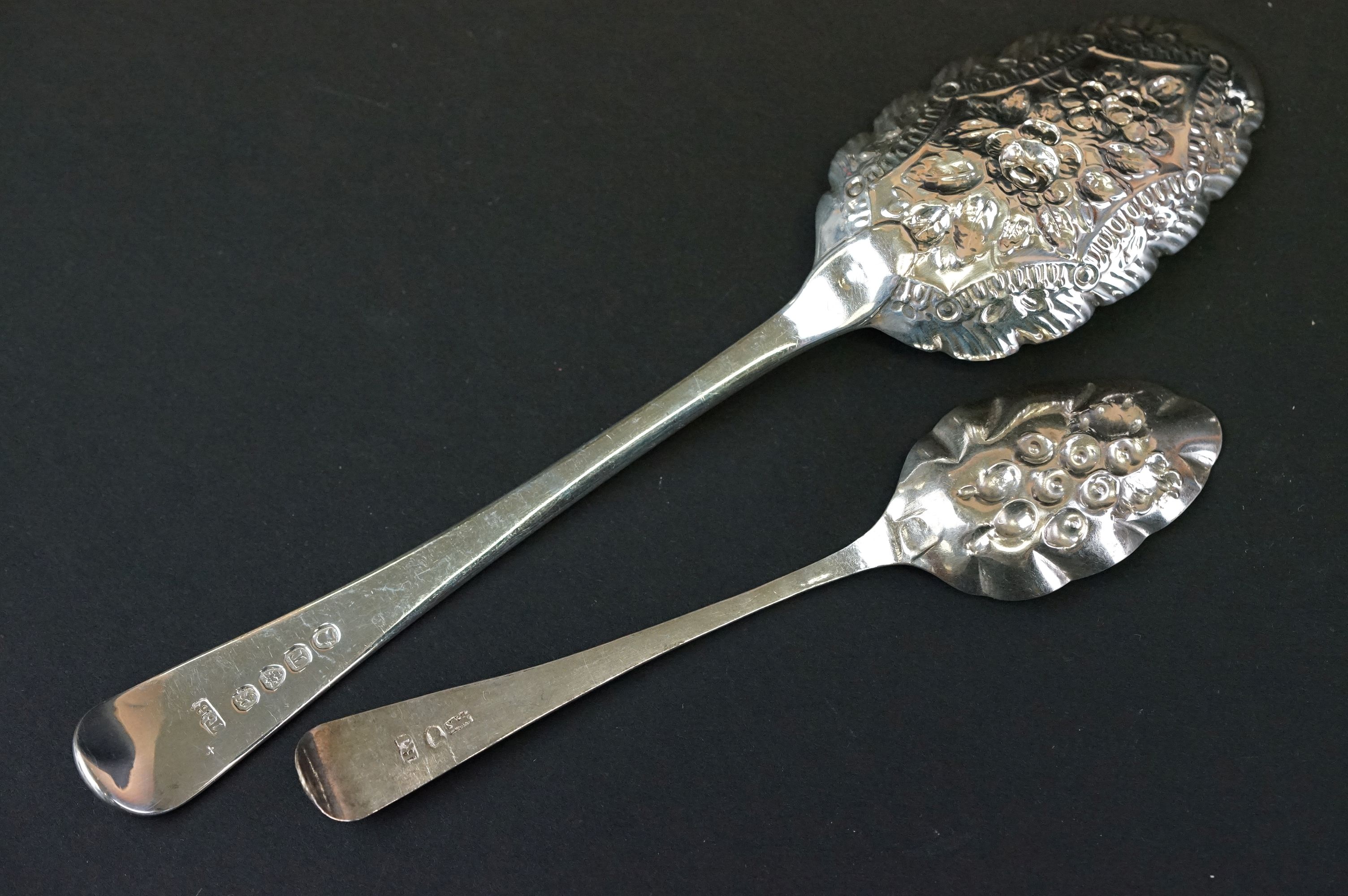 Small collection of silver items to include four Georgian converted berry spoons with gilt bowls ( - Image 11 of 20